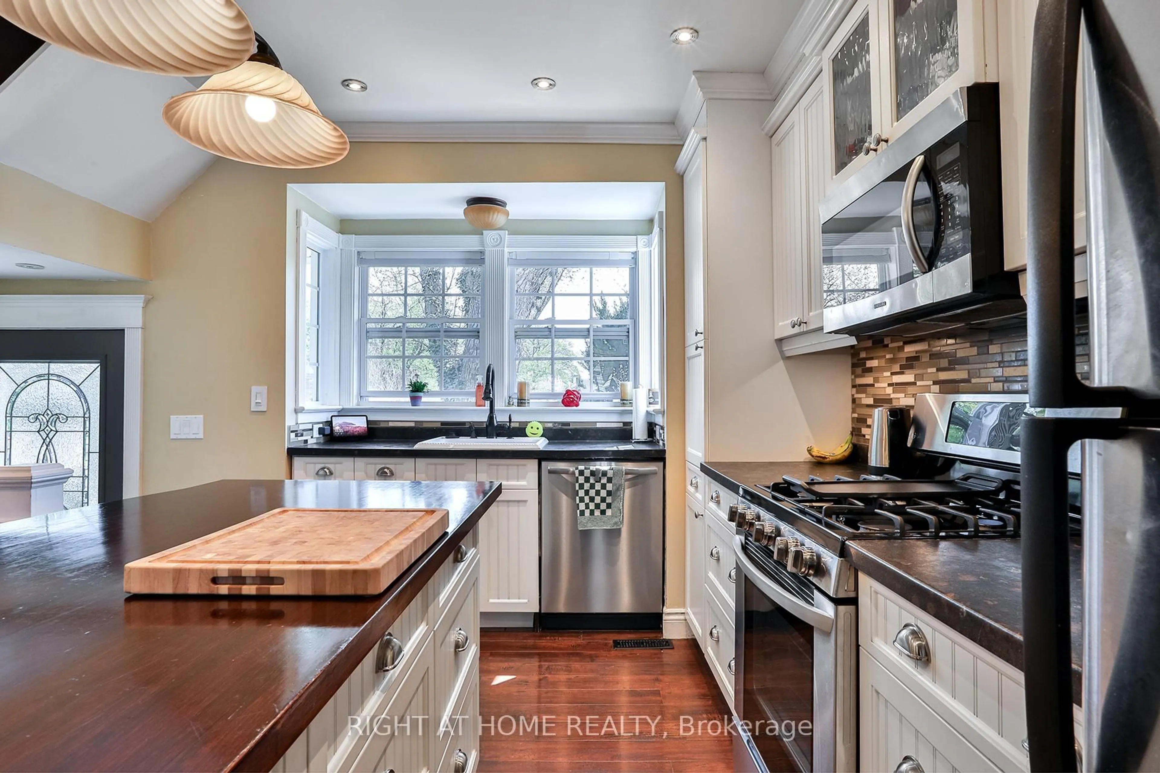 Contemporary kitchen, ceramic/tile floor for 476 GENEVA St, St. Catharines Ontario L2N 2H5