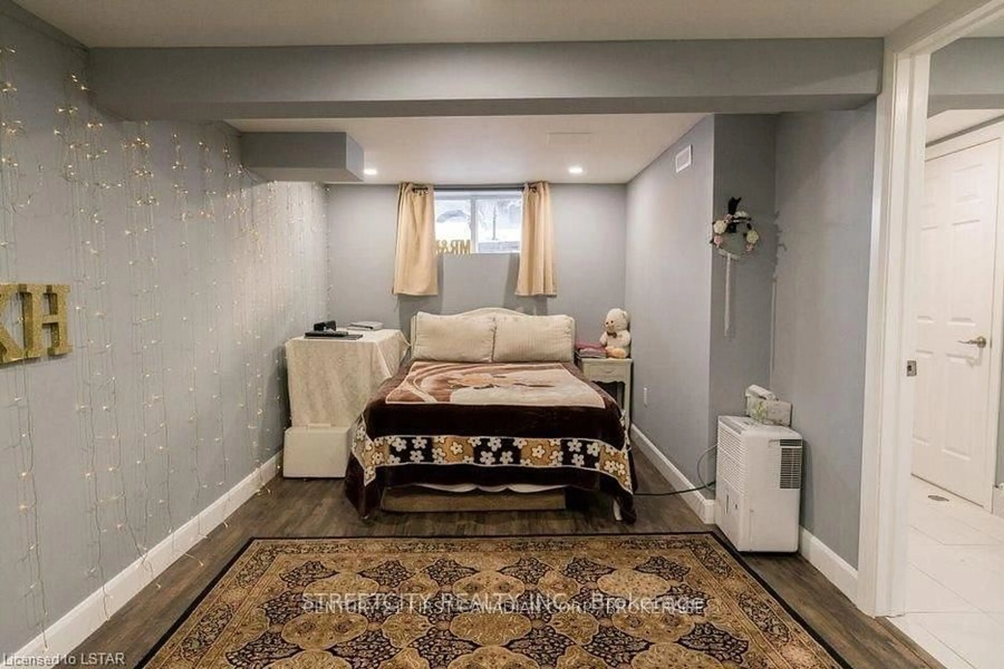 A pic of a room for 43 Renny Cres, London South Ontario N6E 2C4