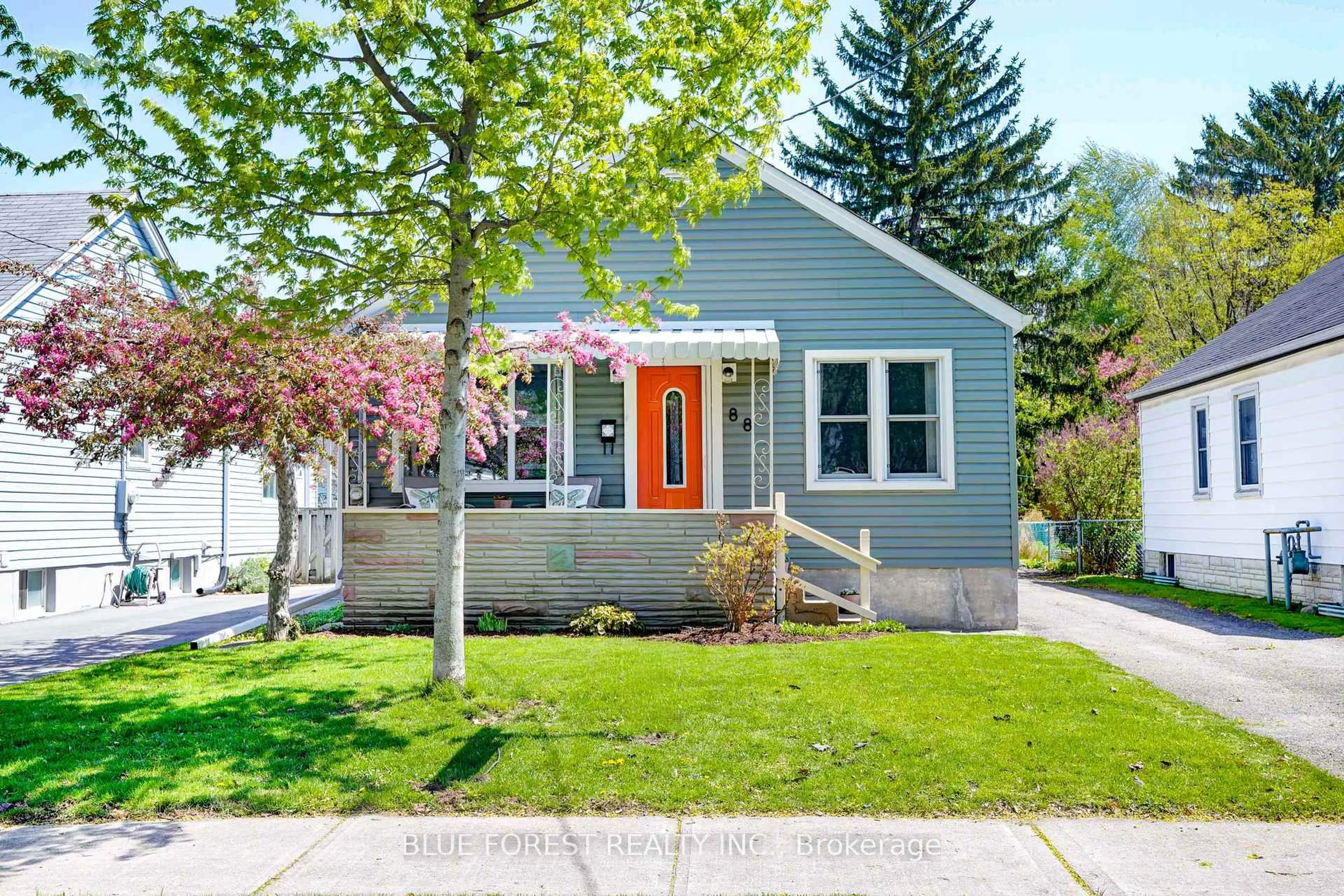 Home with vinyl exterior material, street for 88 JOSEPHINE St, London South Ontario N5Z 3P3