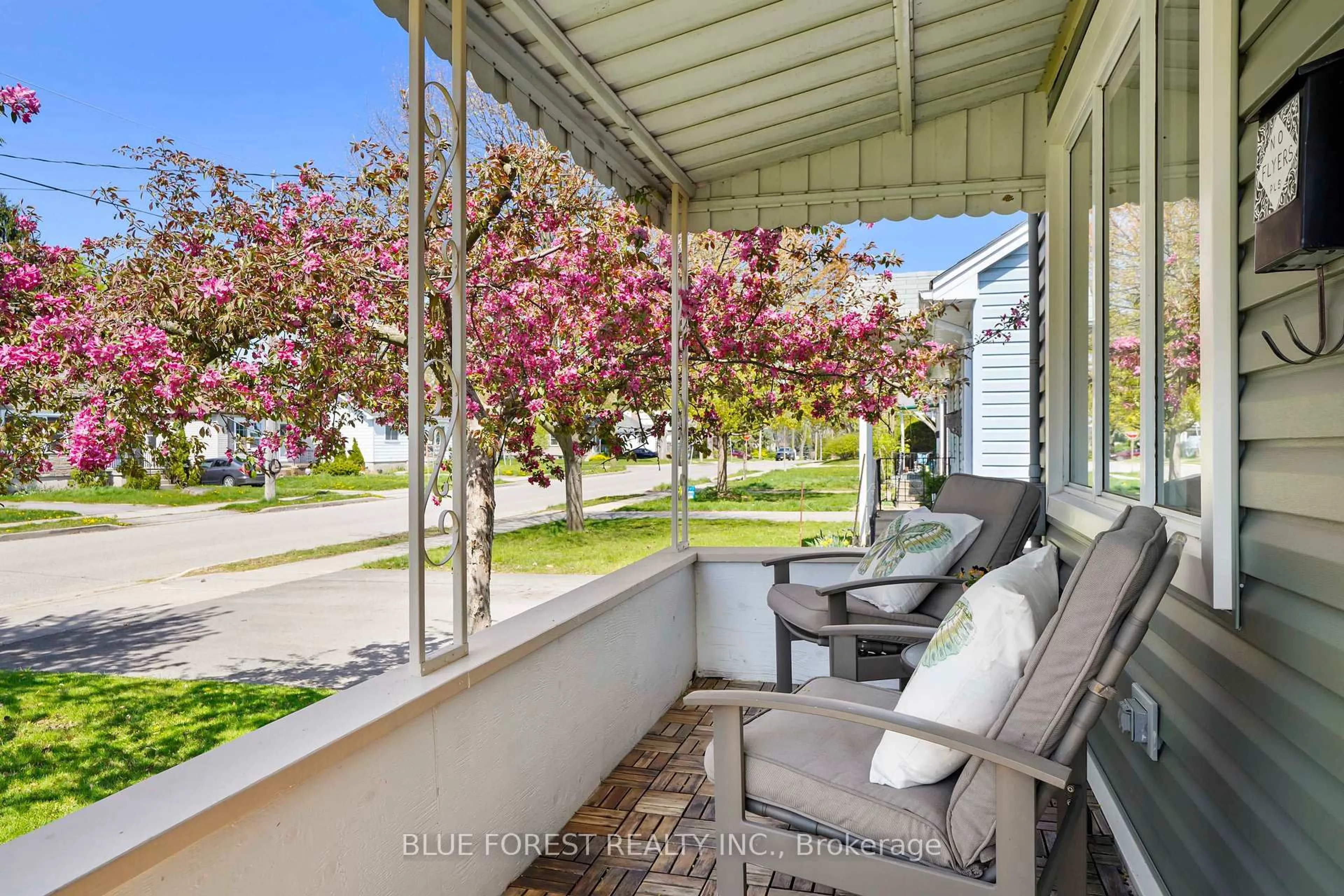 Patio, street for 88 JOSEPHINE St, London South Ontario N5Z 3P3