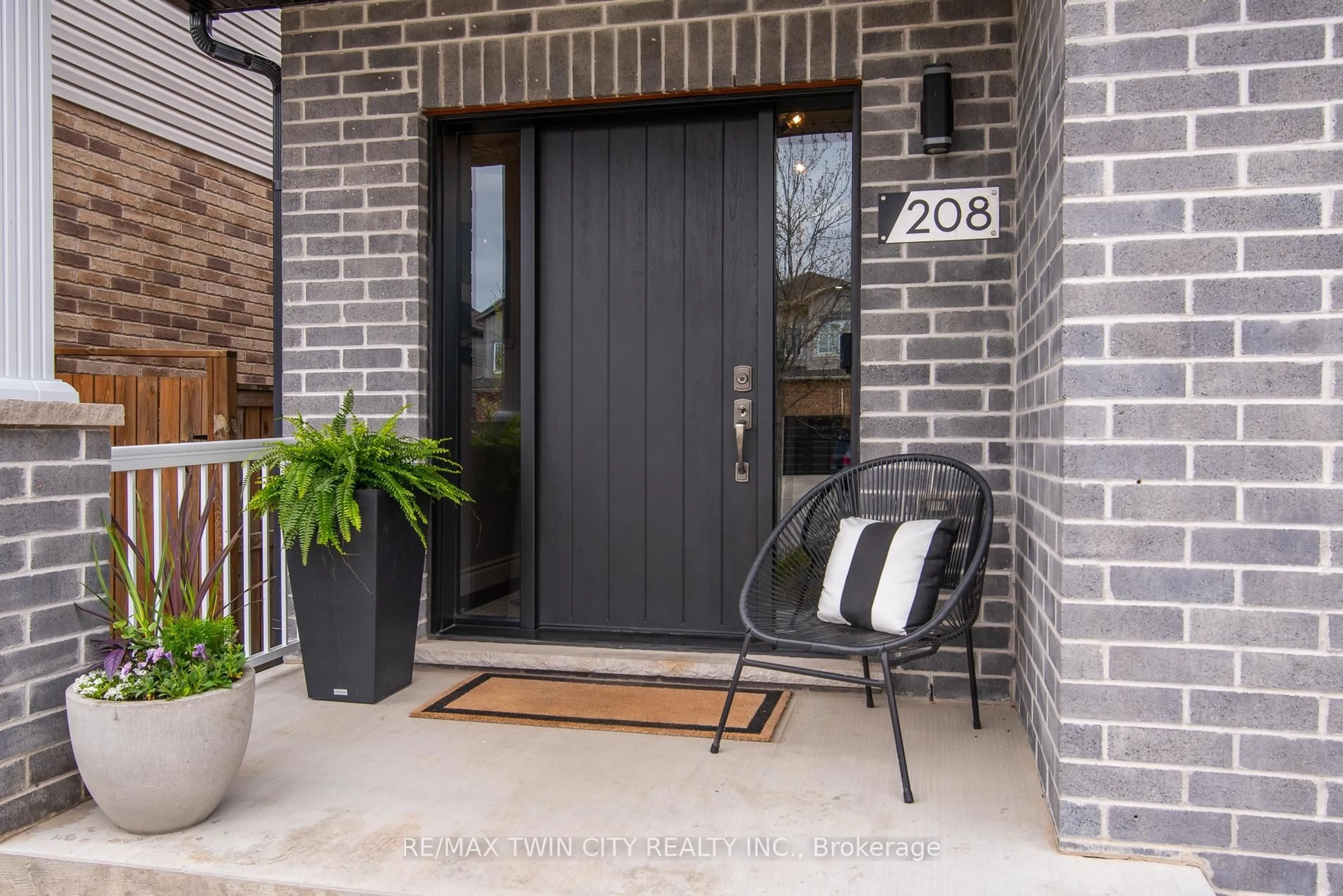 Indoor entryway for 208 Birkinshaw Rd, Cambridge Ontario N1P 0C1