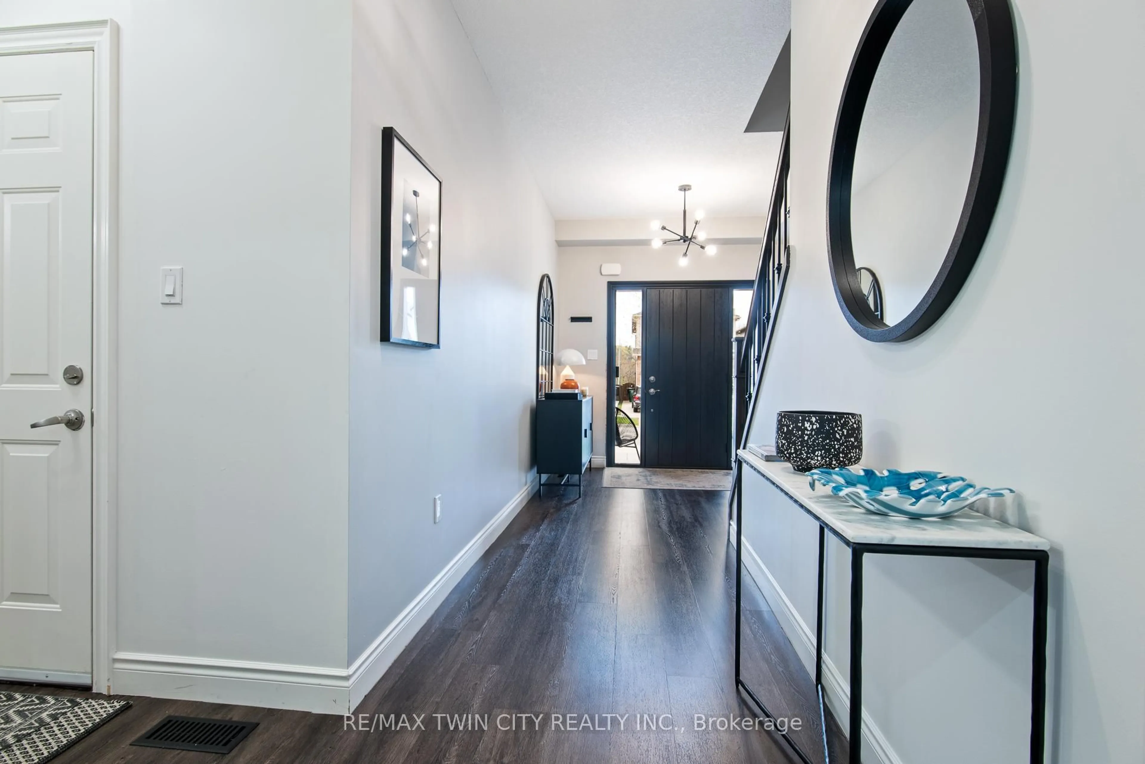 Indoor entryway for 208 Birkinshaw Rd, Cambridge Ontario N1P 0C1
