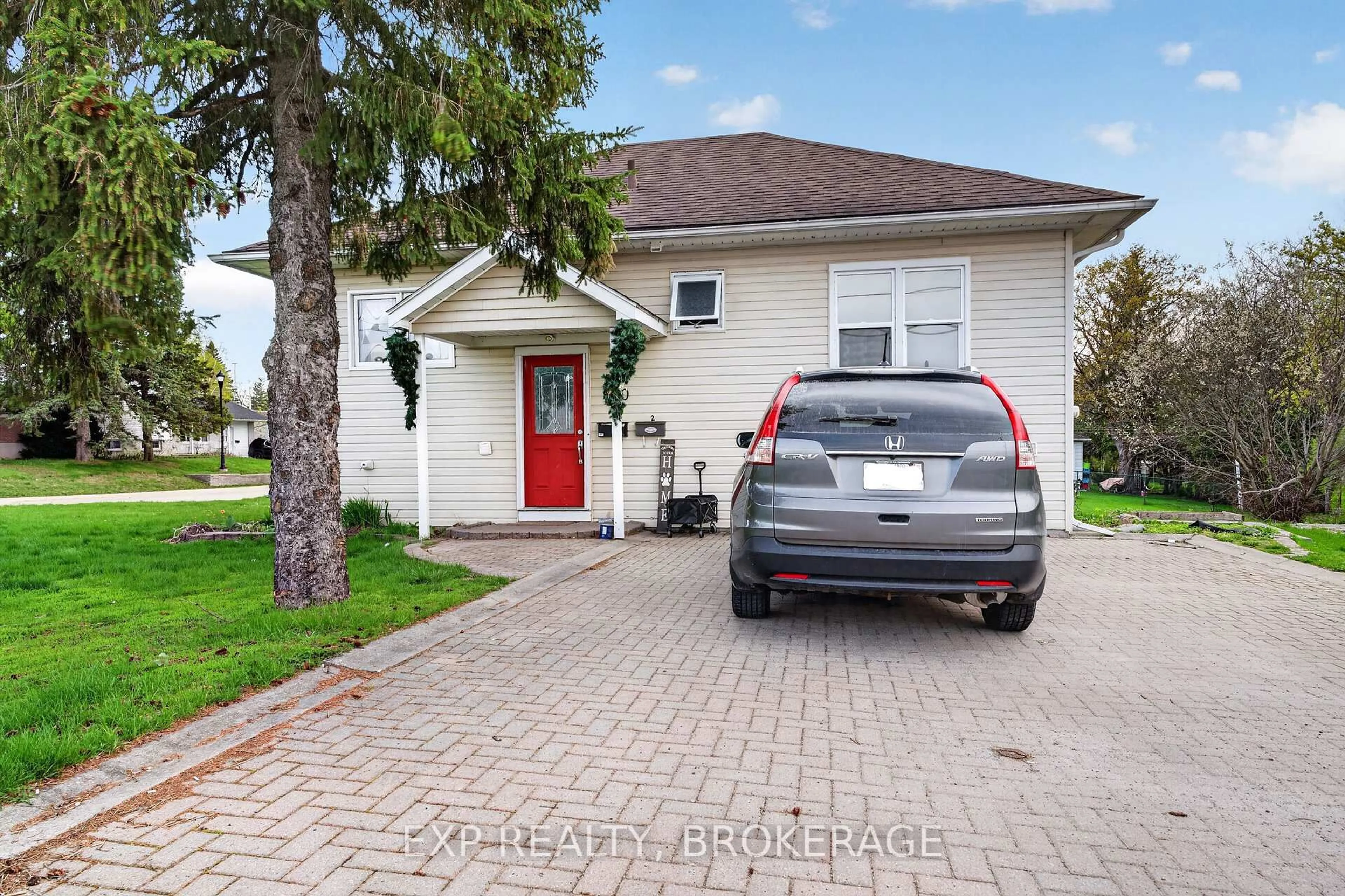 Home with vinyl exterior material, street for 300 HERBERT St, Gananoque Ontario K7G 3G3