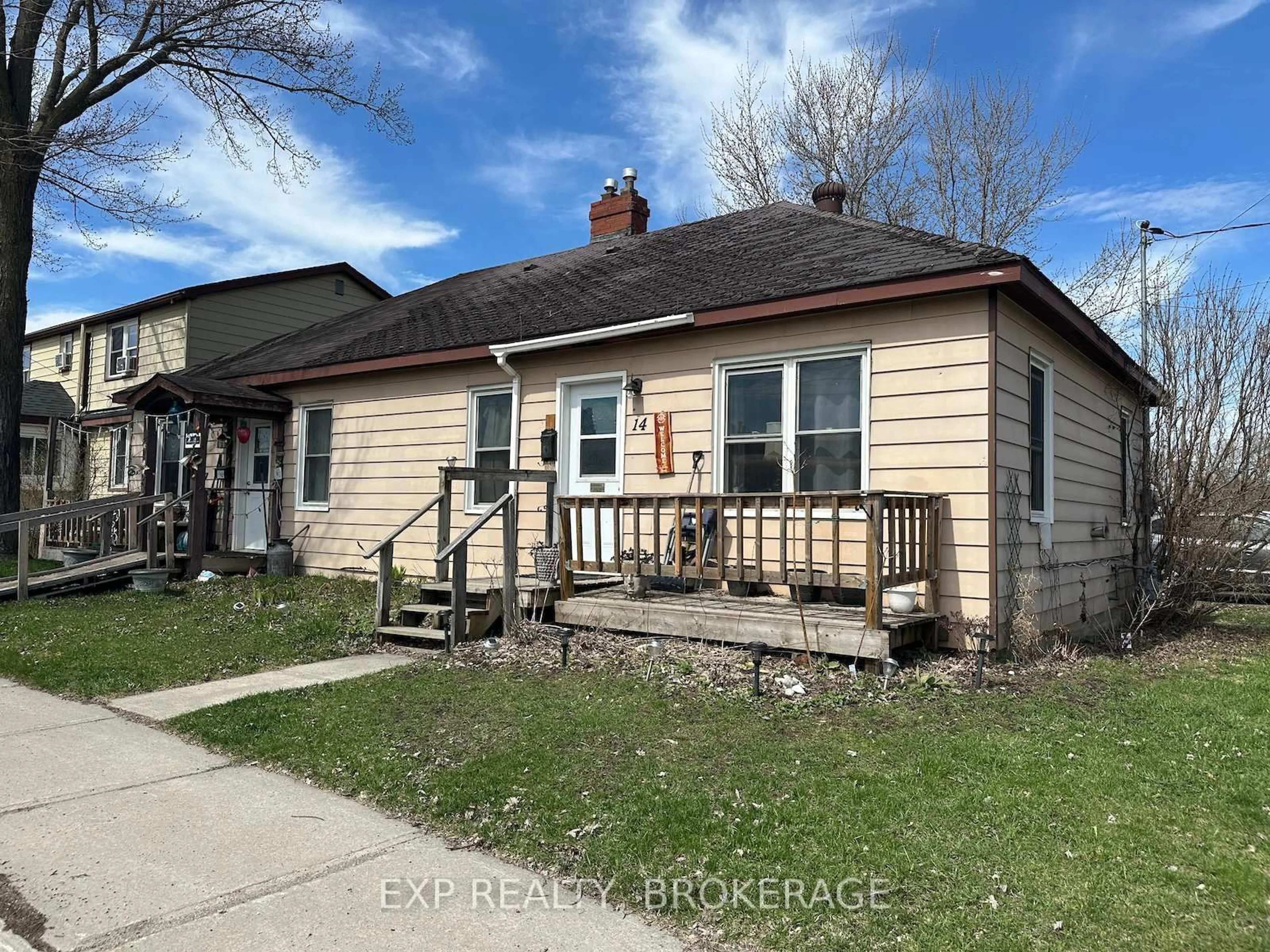 A pic from outside/outdoor area/front of a property/back of a property/a pic from drone, street for 14 LOUIS St, Brockville Ontario K6V 4H5