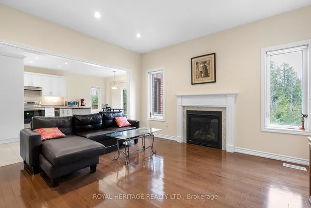 141 Springdale Dr, Kawartha Lakes 2