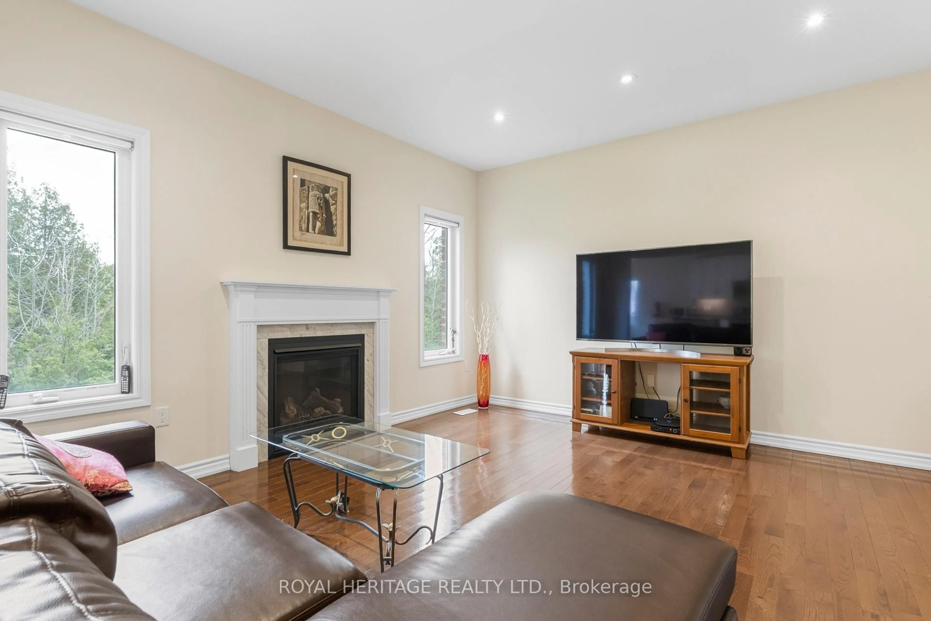 Living room with furniture, unknown for 141 Springdale Dr, Kawartha Lakes Ontario K9V 0N1
