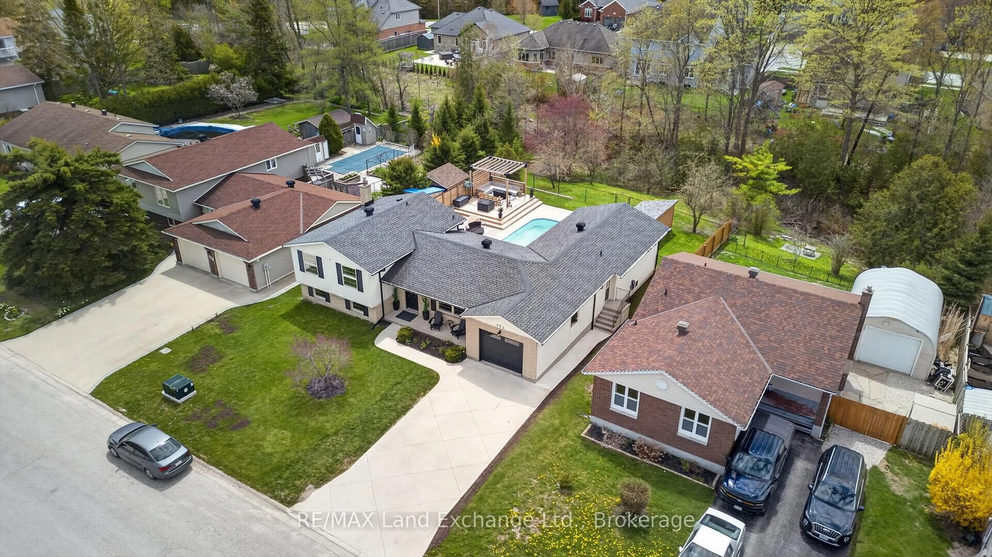 A pic from outside/outdoor area/front of a property/back of a property/a pic from drone, street for 752 Palmateer Dr, Kincardine Ontario N2Z 1R8