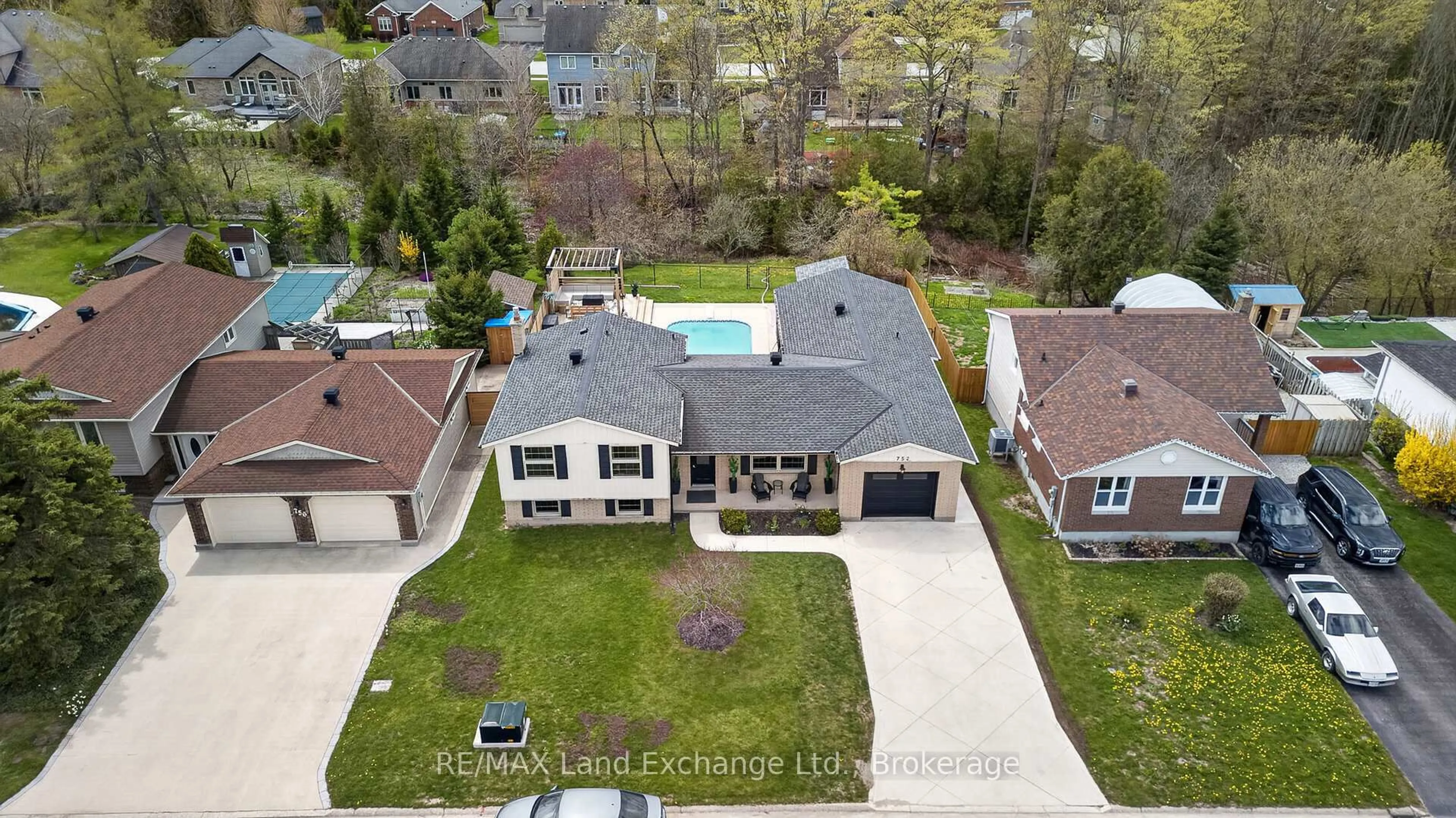 A pic from outside/outdoor area/front of a property/back of a property/a pic from drone, street for 752 Palmateer Dr, Kincardine Ontario N2Z 1R8