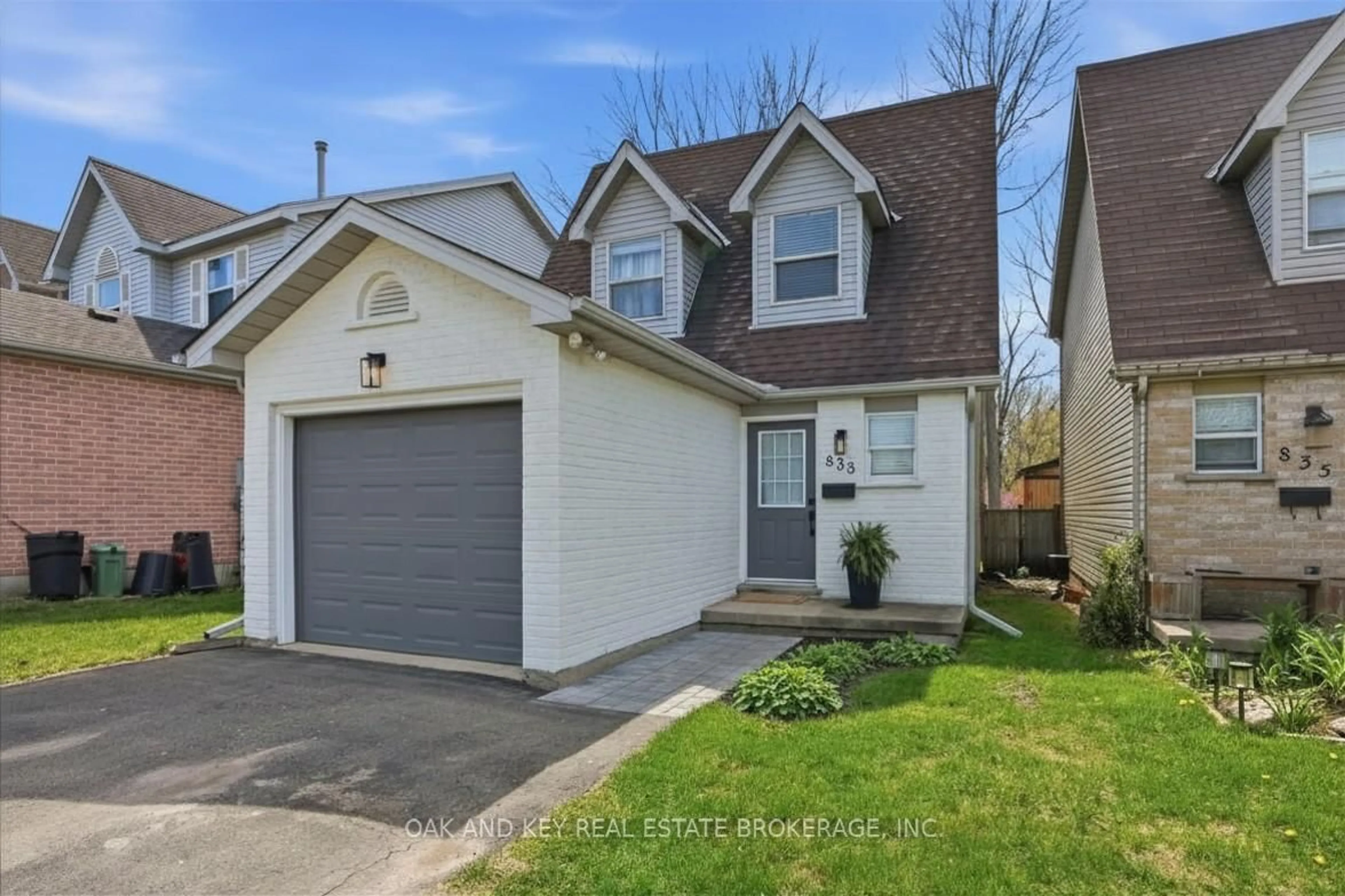 Home with vinyl exterior material, street for 833 Deveron Cres, London South Ontario N5Z 5B4