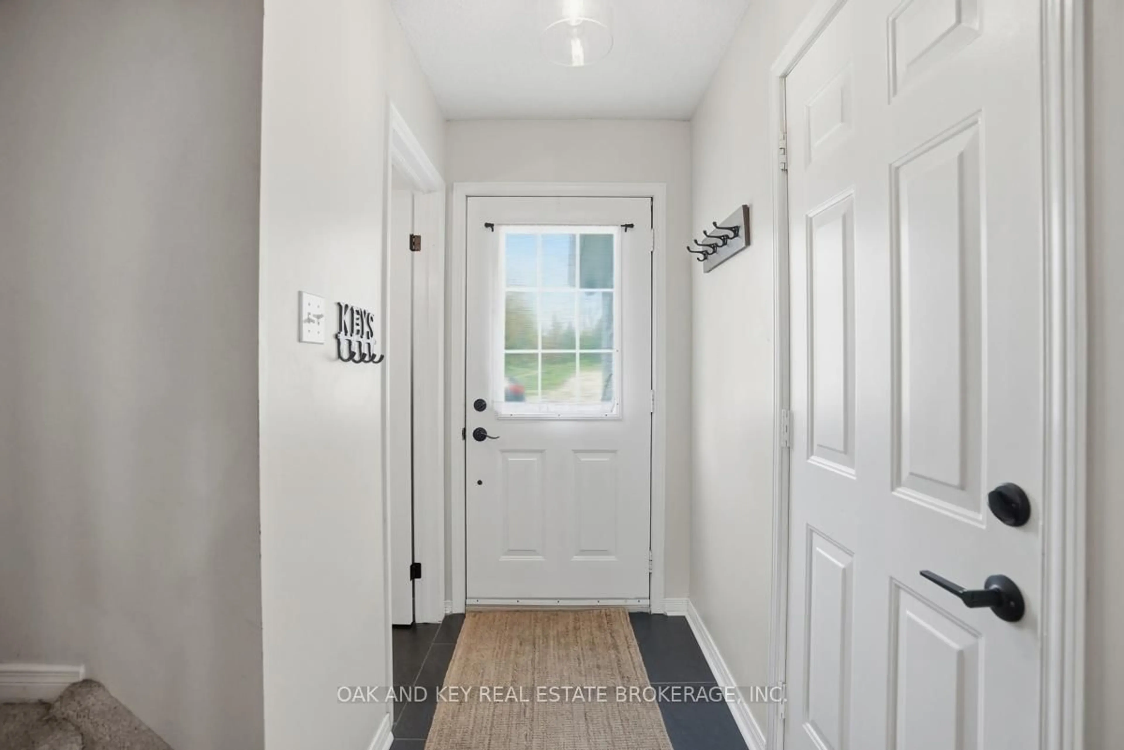 Indoor entryway for 833 Deveron Cres, London South Ontario N5Z 5B4