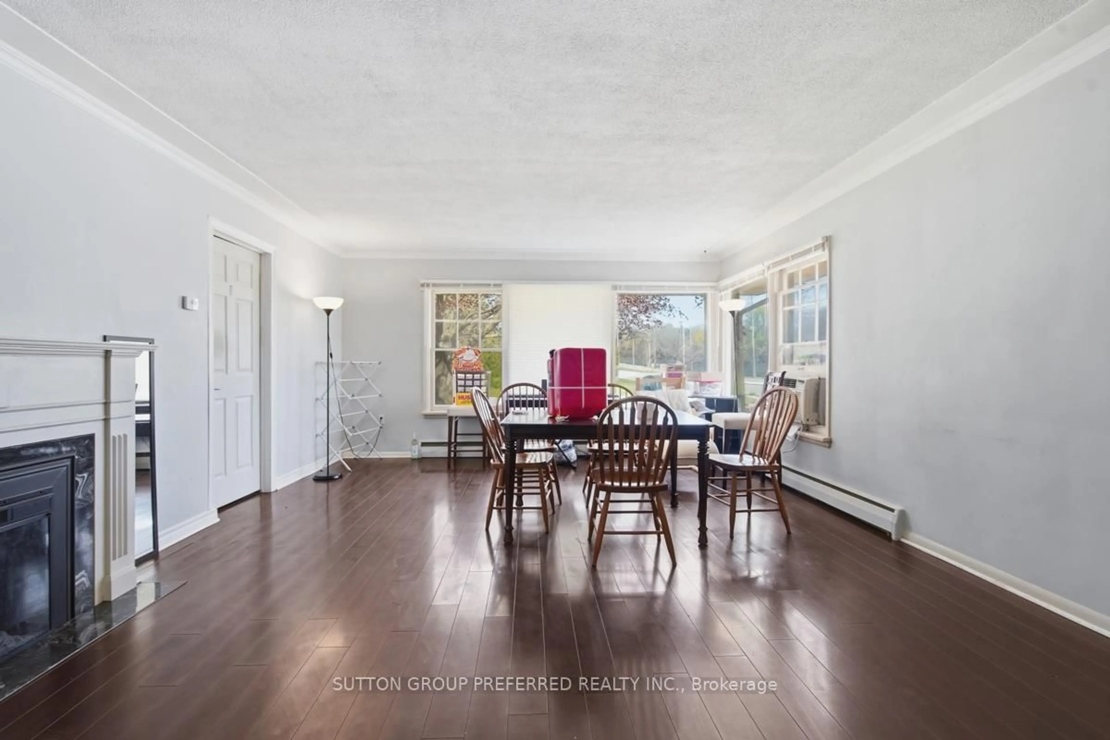 Dining room, unknown for 2 Ruskin Crt, London North Ontario N6G 1S8