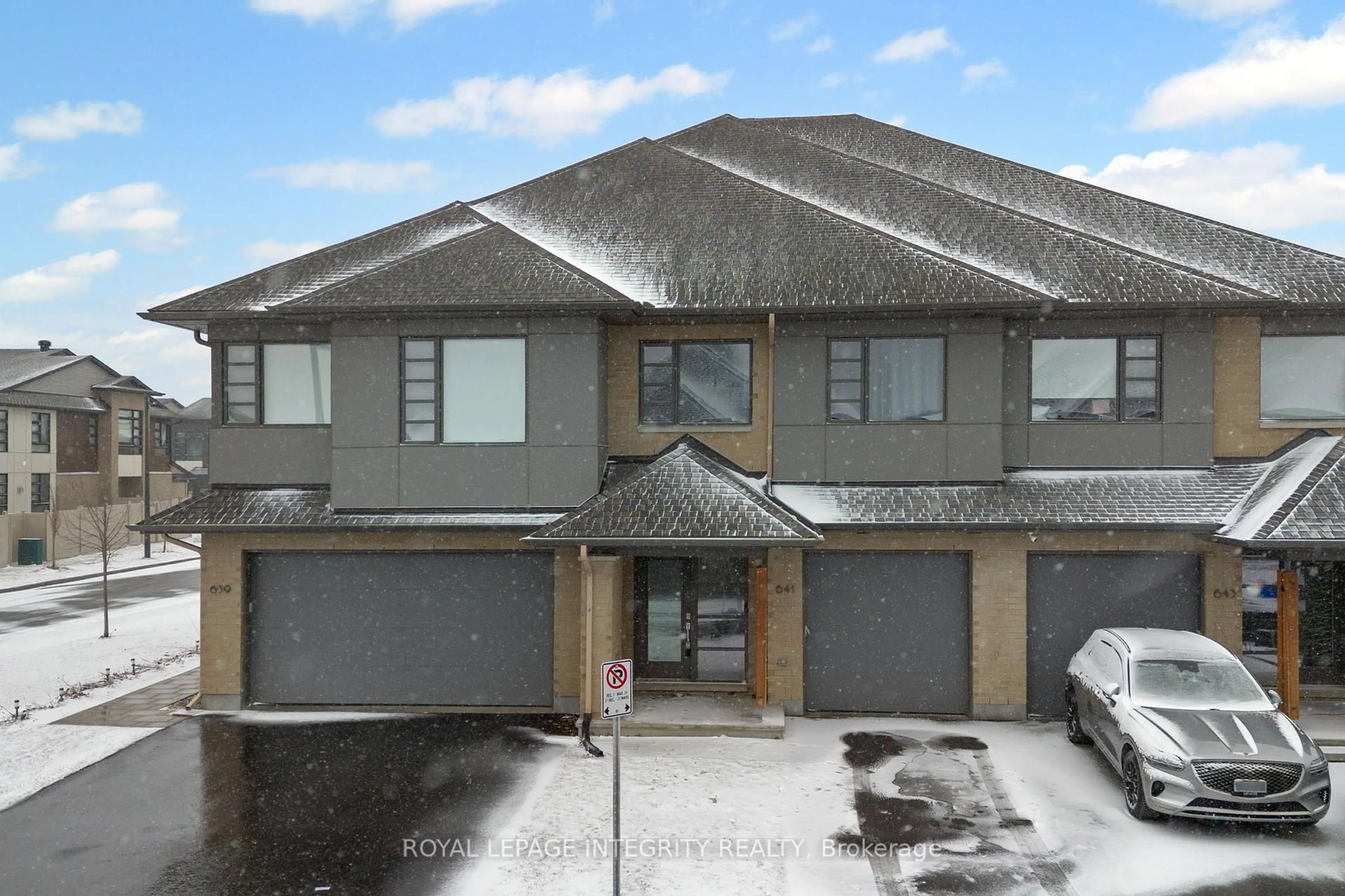 A pic from outside/outdoor area/front of a property/back of a property/a pic from drone, building for 641 Odyssey Way, Ottawa Ontario K1T 0T5