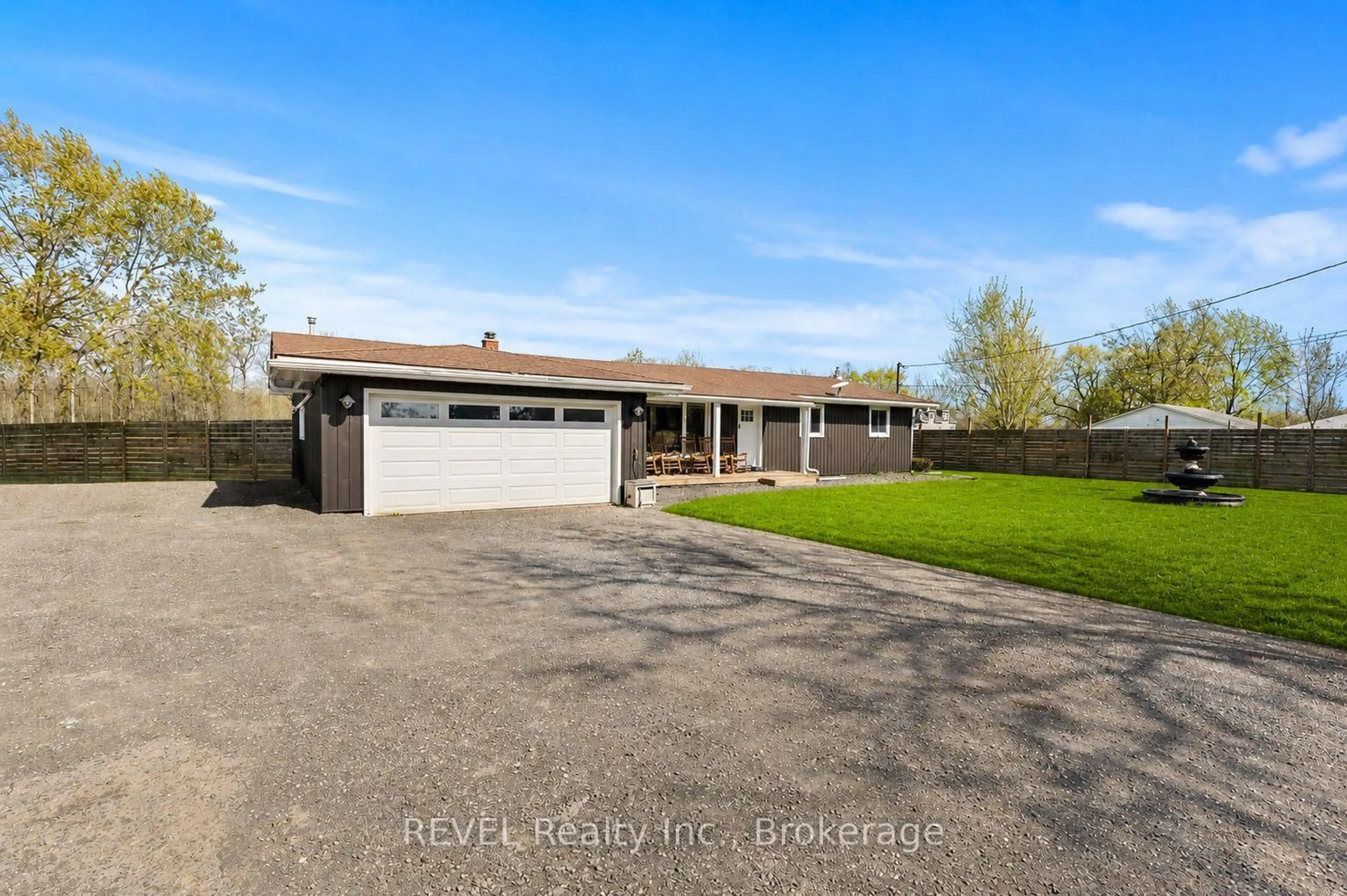 A pic from outside/outdoor area/front of a property/back of a property/a pic from drone, street for 3290 SWITCH Rd, Fort Erie Ontario L0S 1S0
