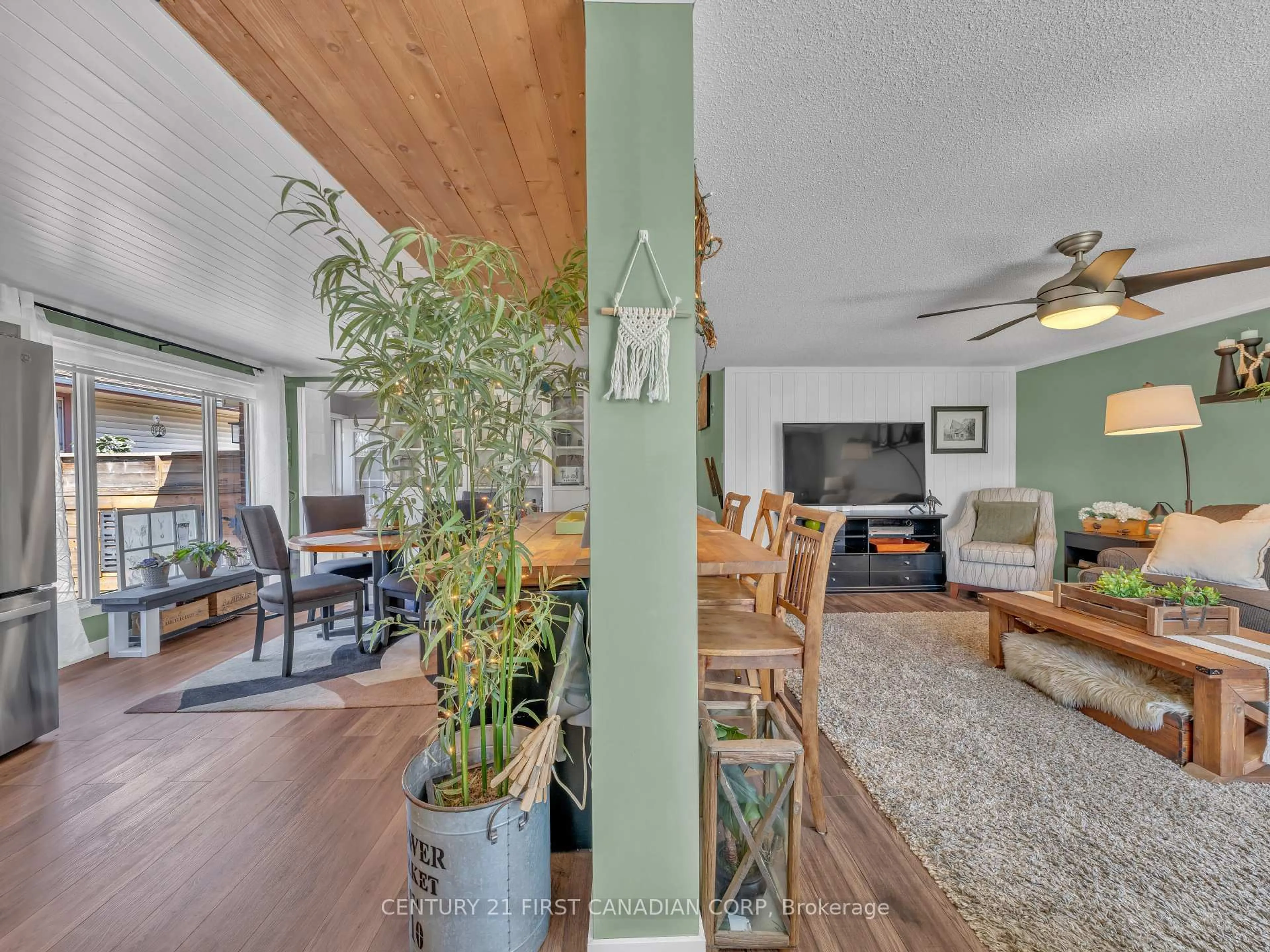 Living room with furniture, wood/laminate floor for 14 Alayne Cres, London South Ontario N6E 2A3