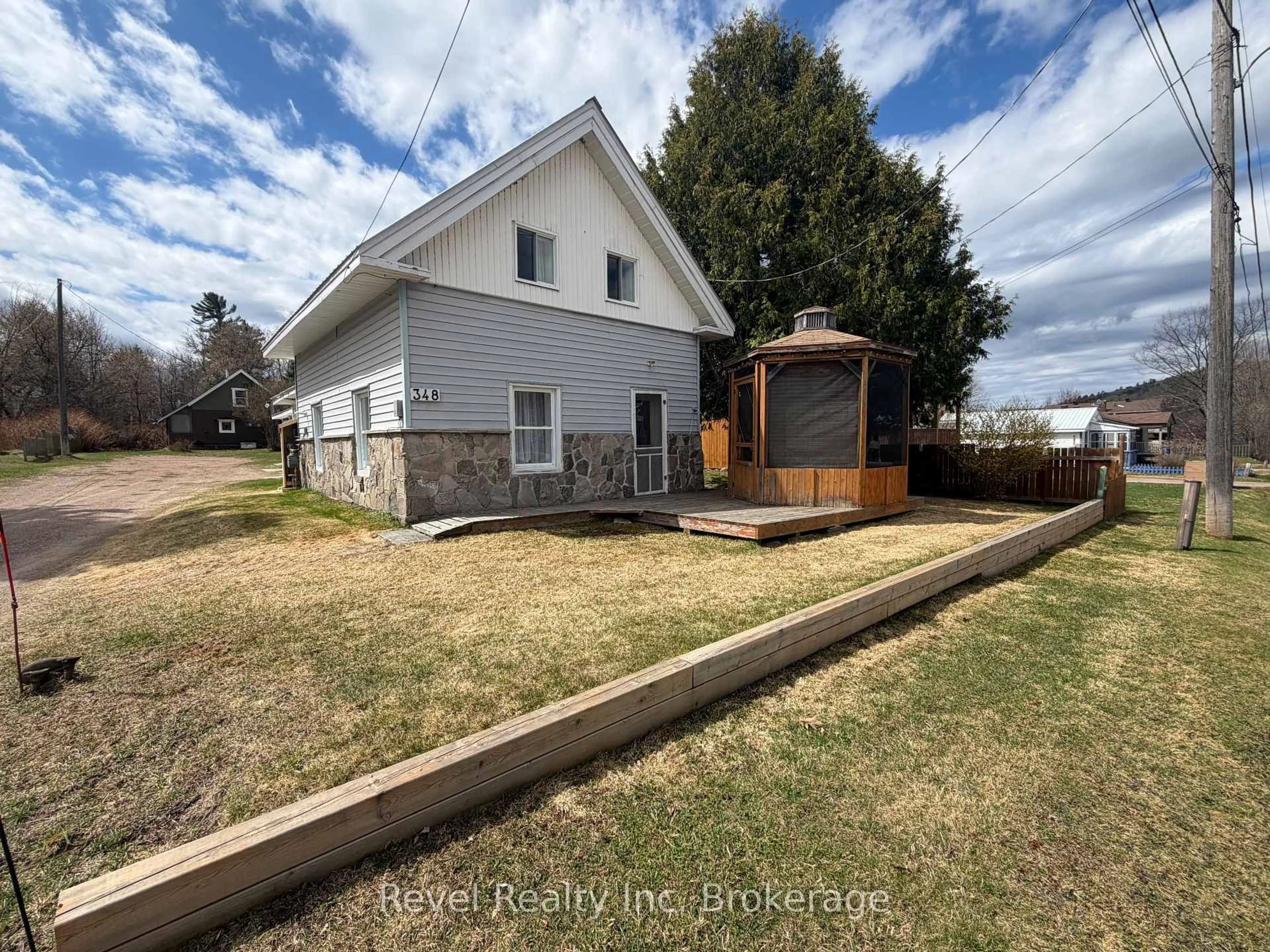 A pic from outside/outdoor area/front of a property/back of a property/a pic from drone, unknown for 348 Poplar St, Mattawa Ontario P0H 1V0