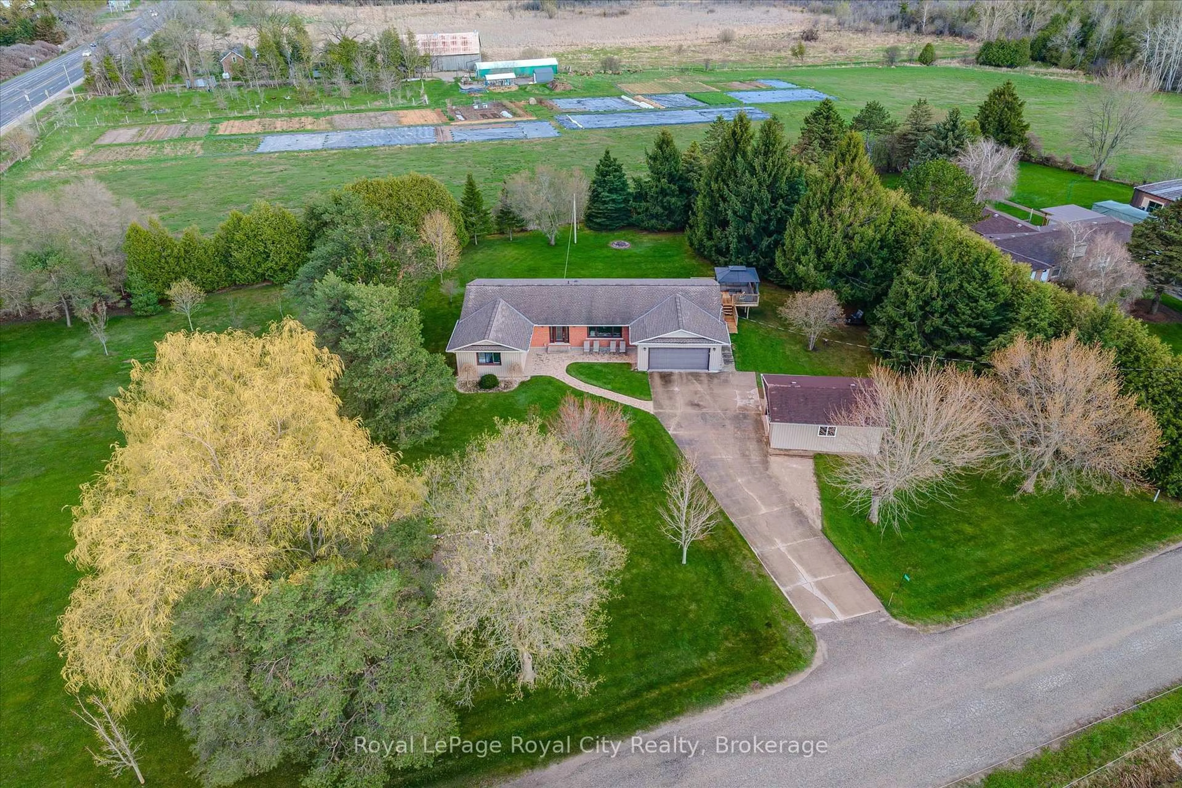 A pic from outside/outdoor area/front of a property/back of a property/a pic from drone, unknown for 7463 Conservation Rd, Guelph/Eramosa Ontario N1E 0N9