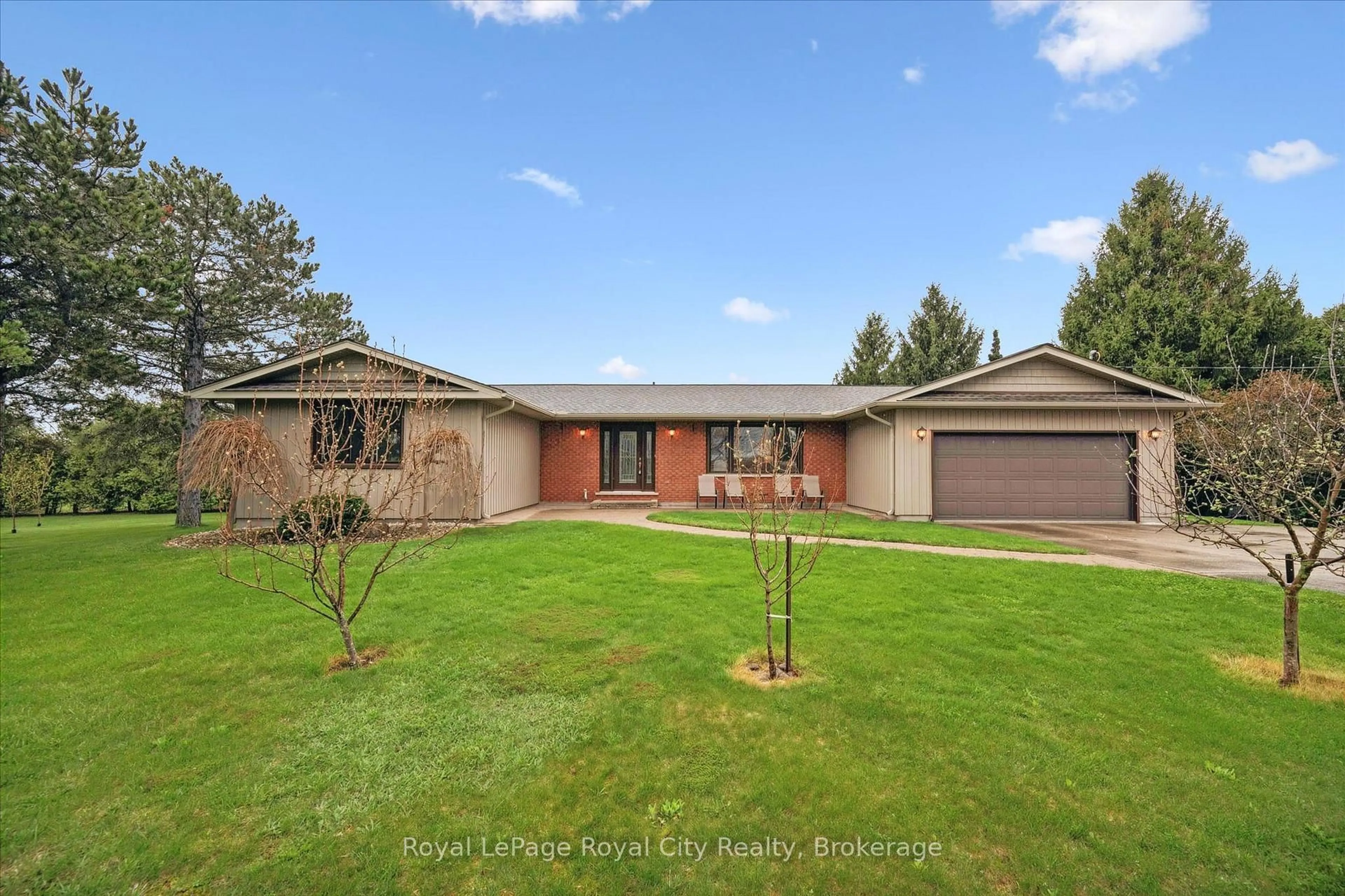 A pic from outside/outdoor area/front of a property/back of a property/a pic from drone, street for 7463 Conservation Rd, Guelph/Eramosa Ontario N1E 0N9