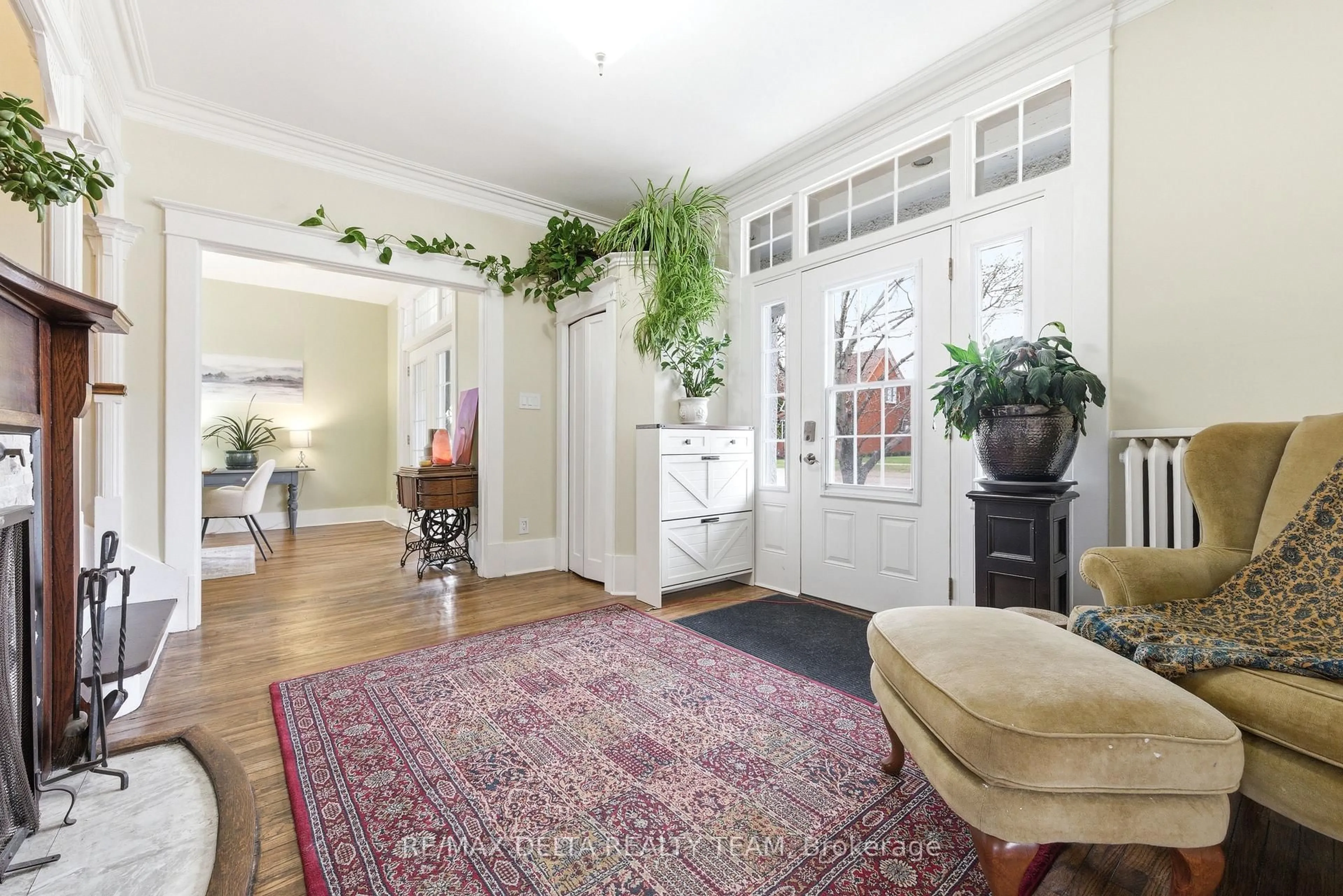 Indoor entryway for 703 Front St, Pembroke Ontario K8A 6J4