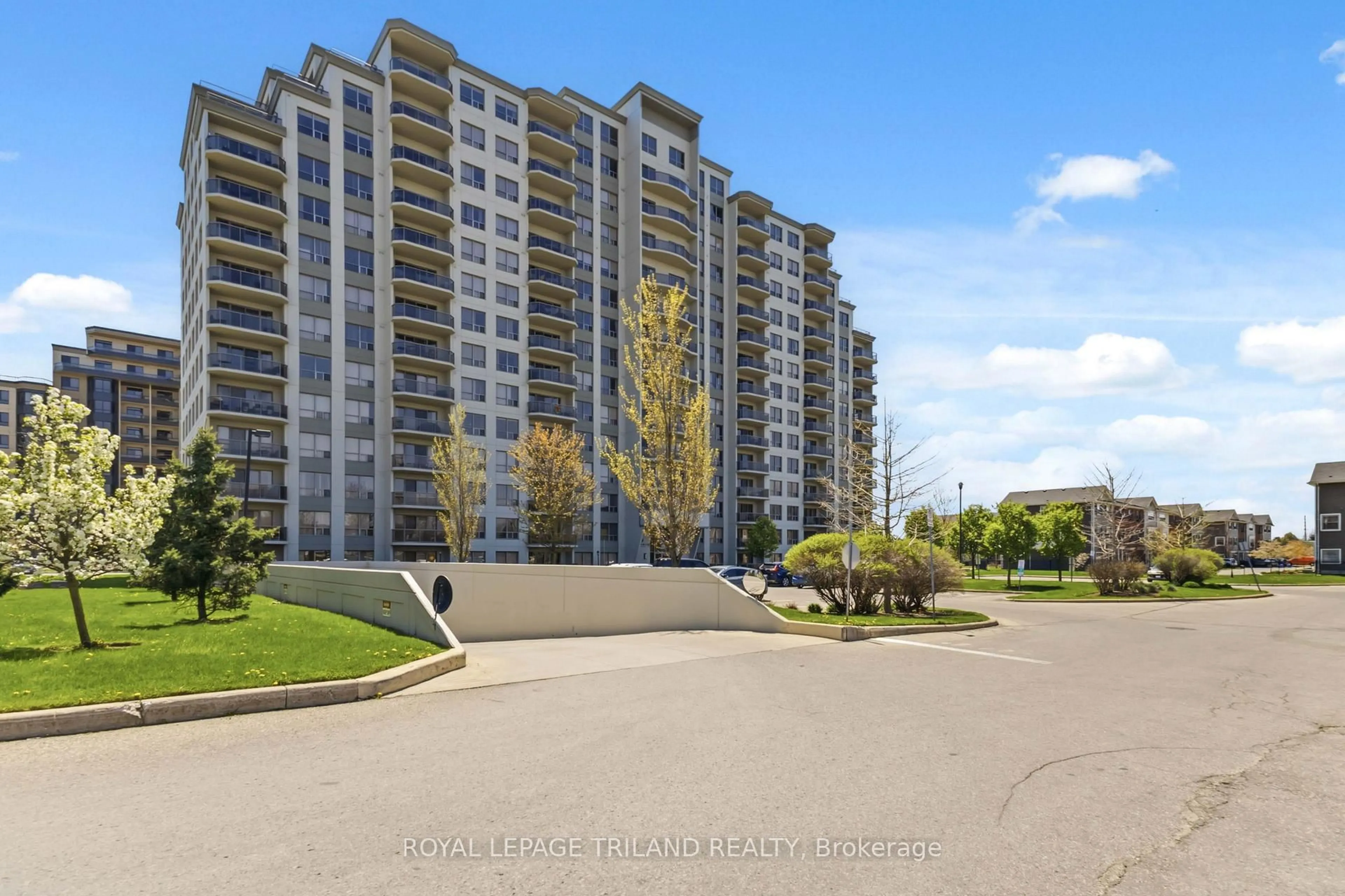 A pic from outside/outdoor area/front of a property/back of a property/a pic from drone, unknown for 1030 Coronation Dr #110, London North Ontario N6G 0G5