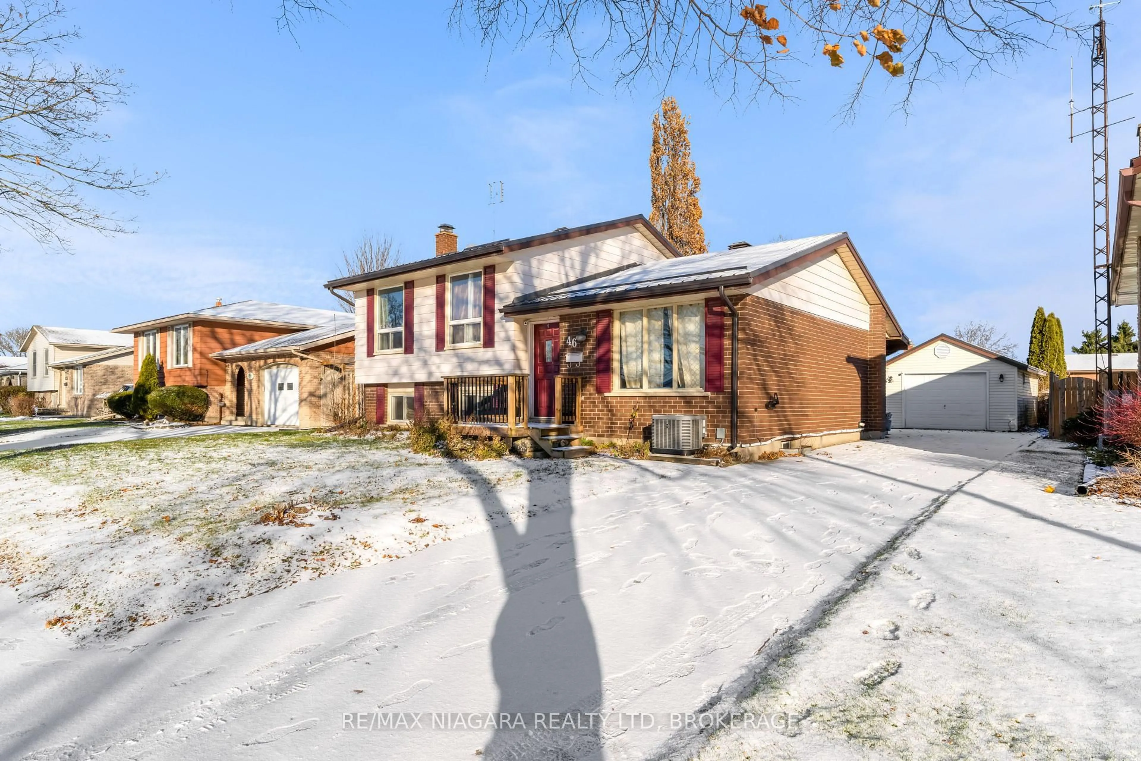 Home with brick exterior material, street for 46 Macoomb Dr, Welland Ontario L3C 5T9