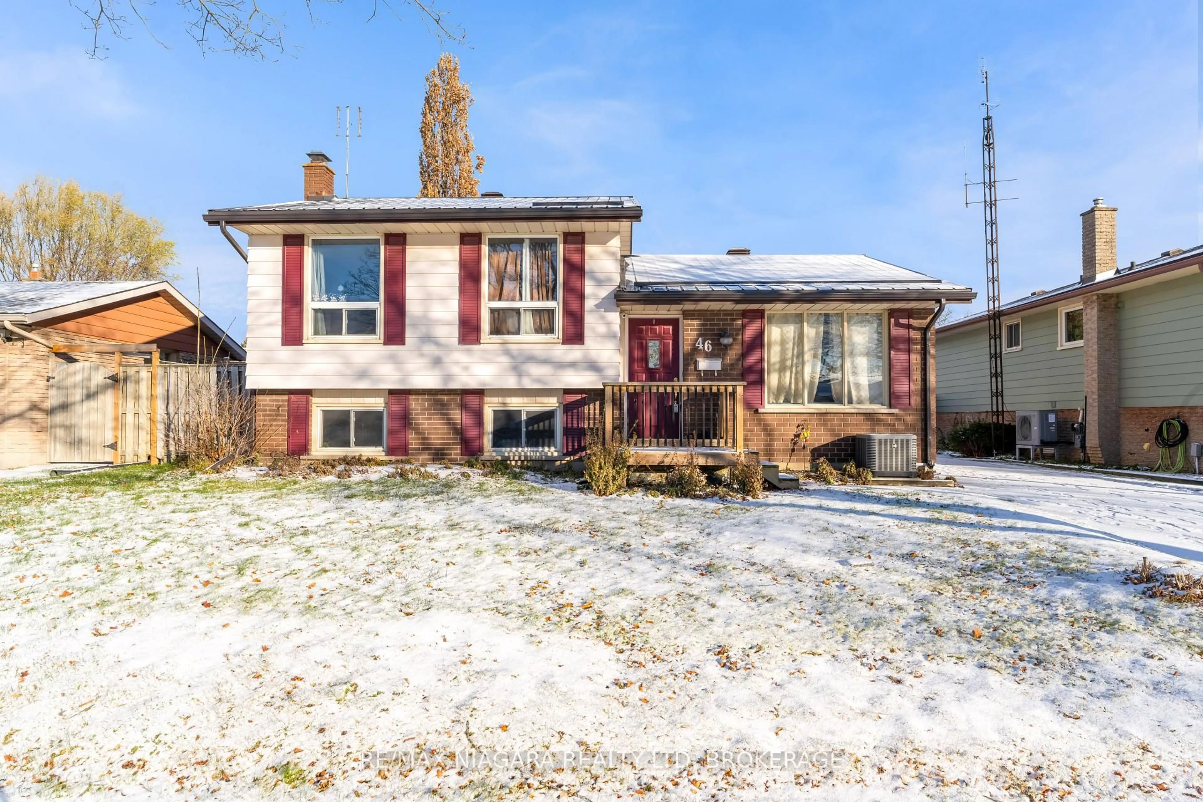 Home with brick exterior material, street for 46 Macoomb Dr, Welland Ontario L3C 5T9