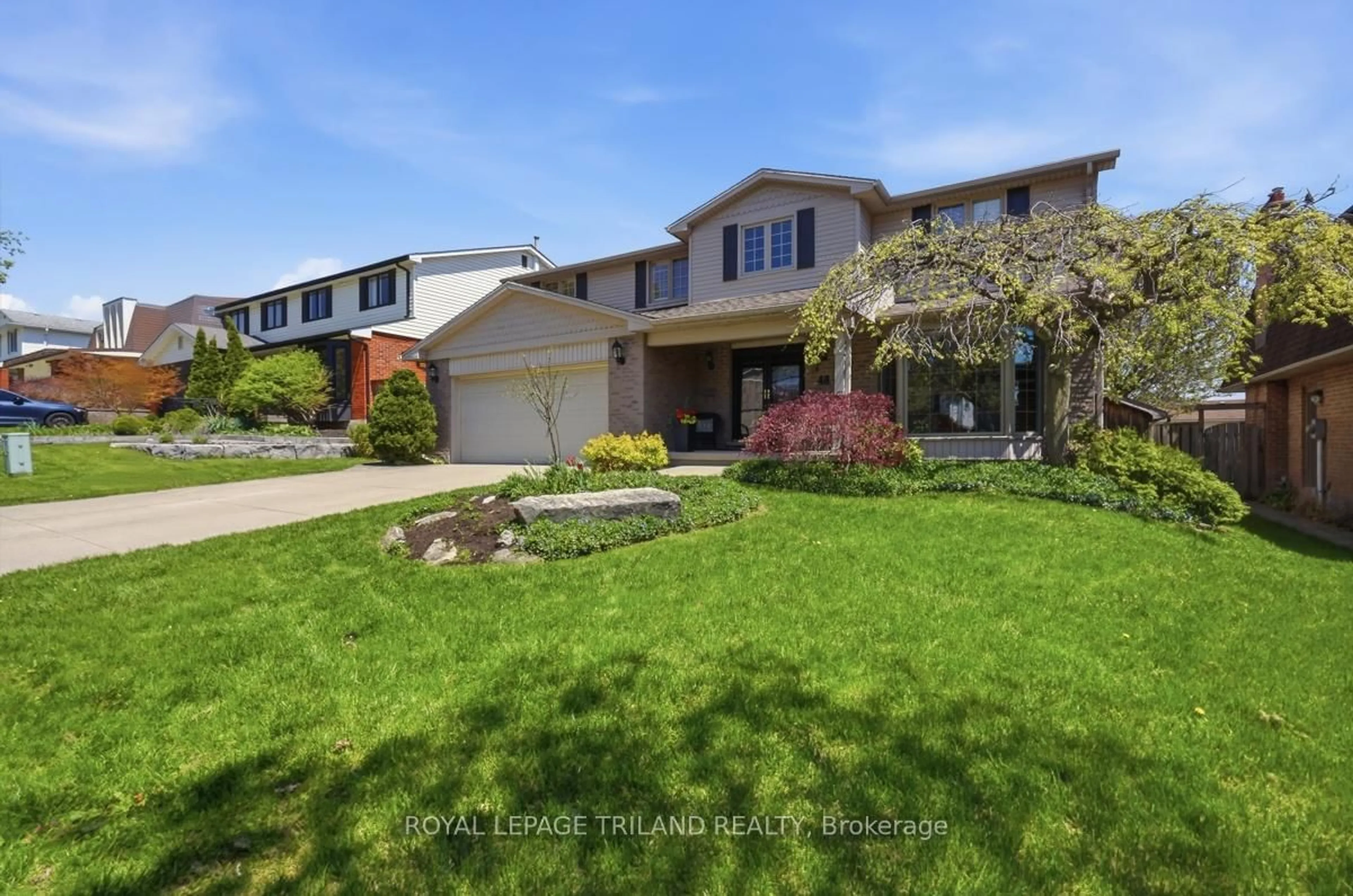A pic from outside/outdoor area/front of a property/back of a property/a pic from drone, street for 48 Tamarack Cres, London South Ontario N6K 3J7