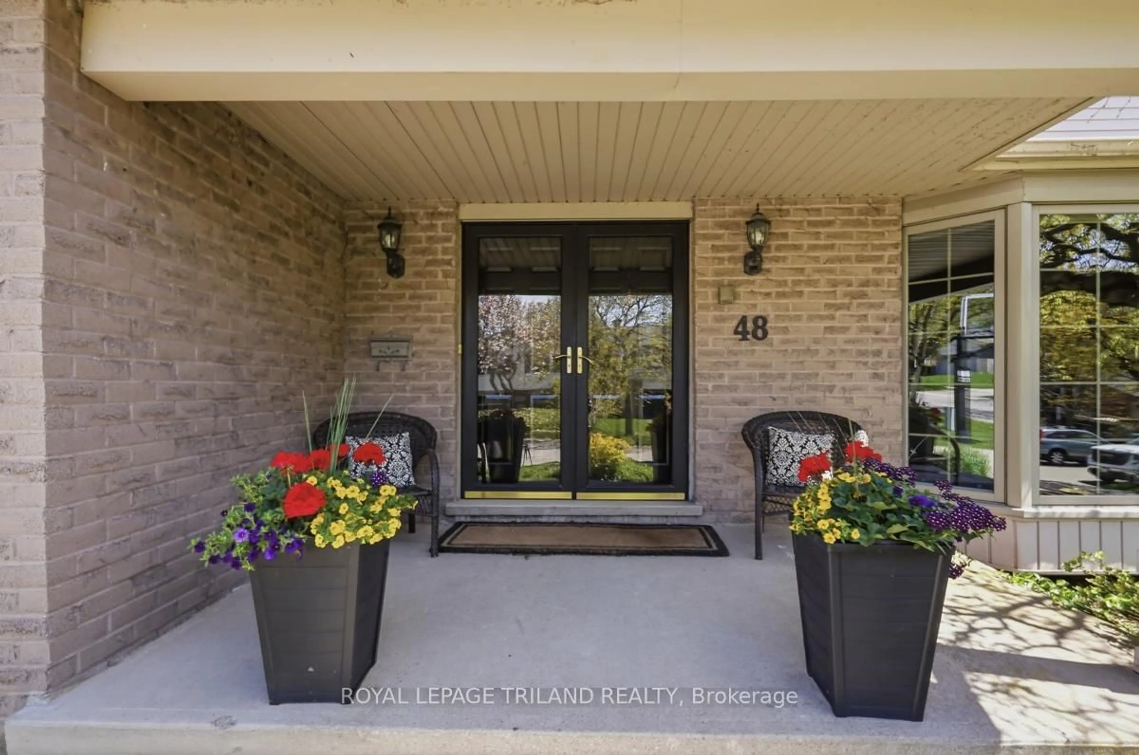 Indoor entryway for 48 Tamarack Cres, London South Ontario N6K 3J7