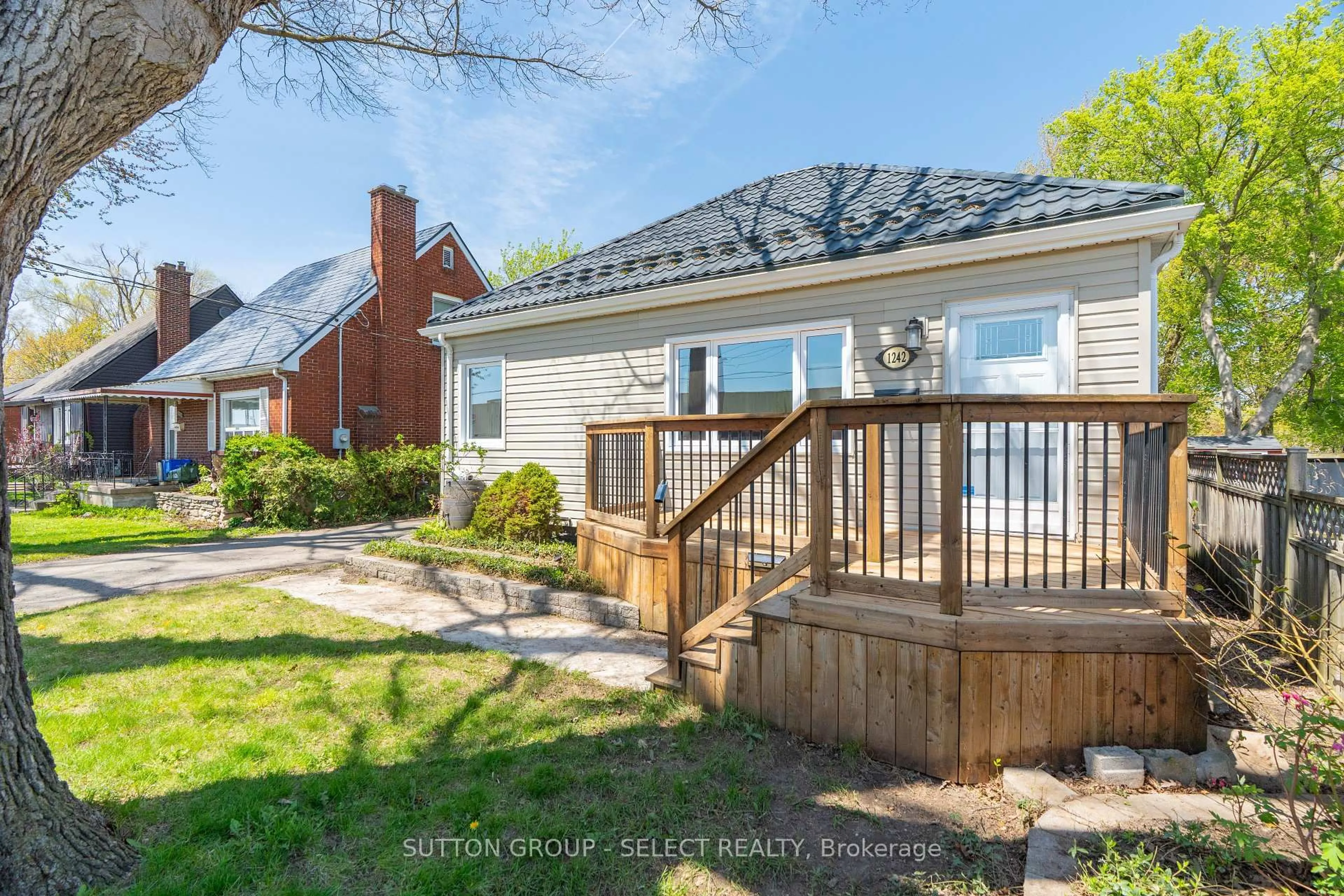 Unknown for 1242 Brydges St, London East Ontario N5W 2C1