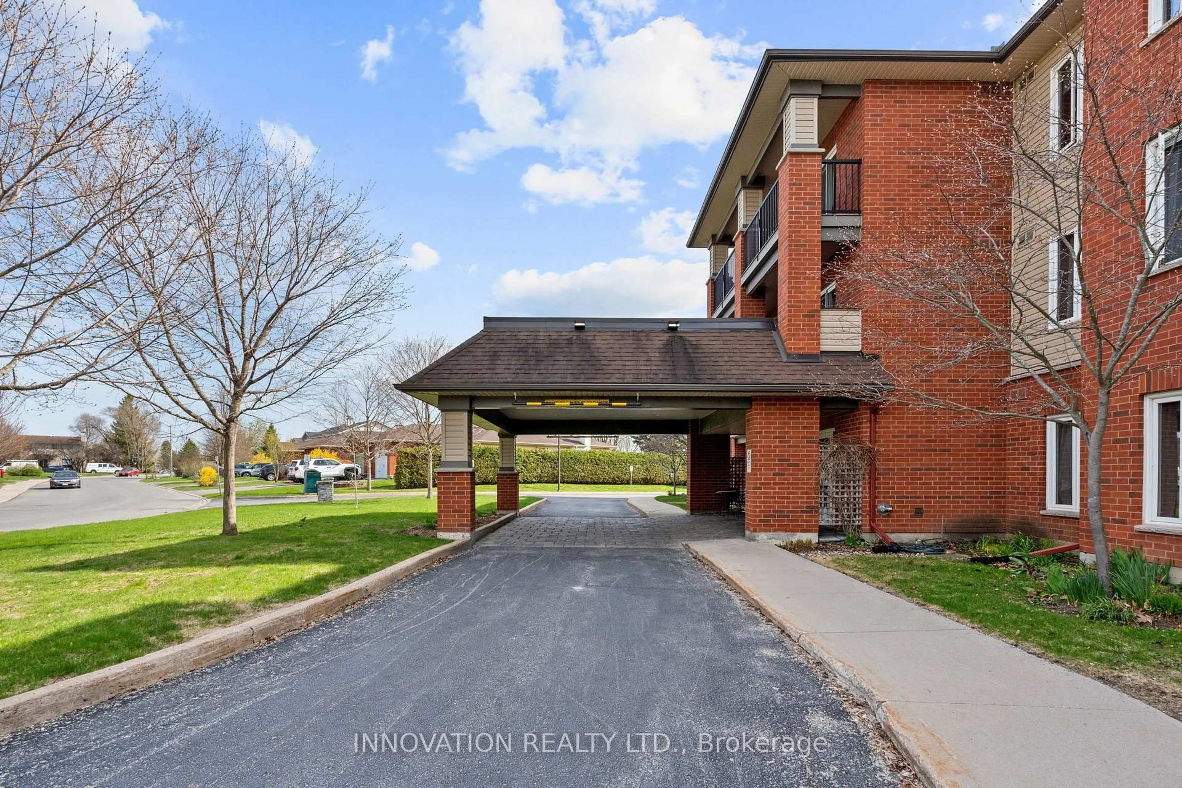 Indoor foyer for 100 Jamieson St #209, Almonte Ontario K0A 1A0