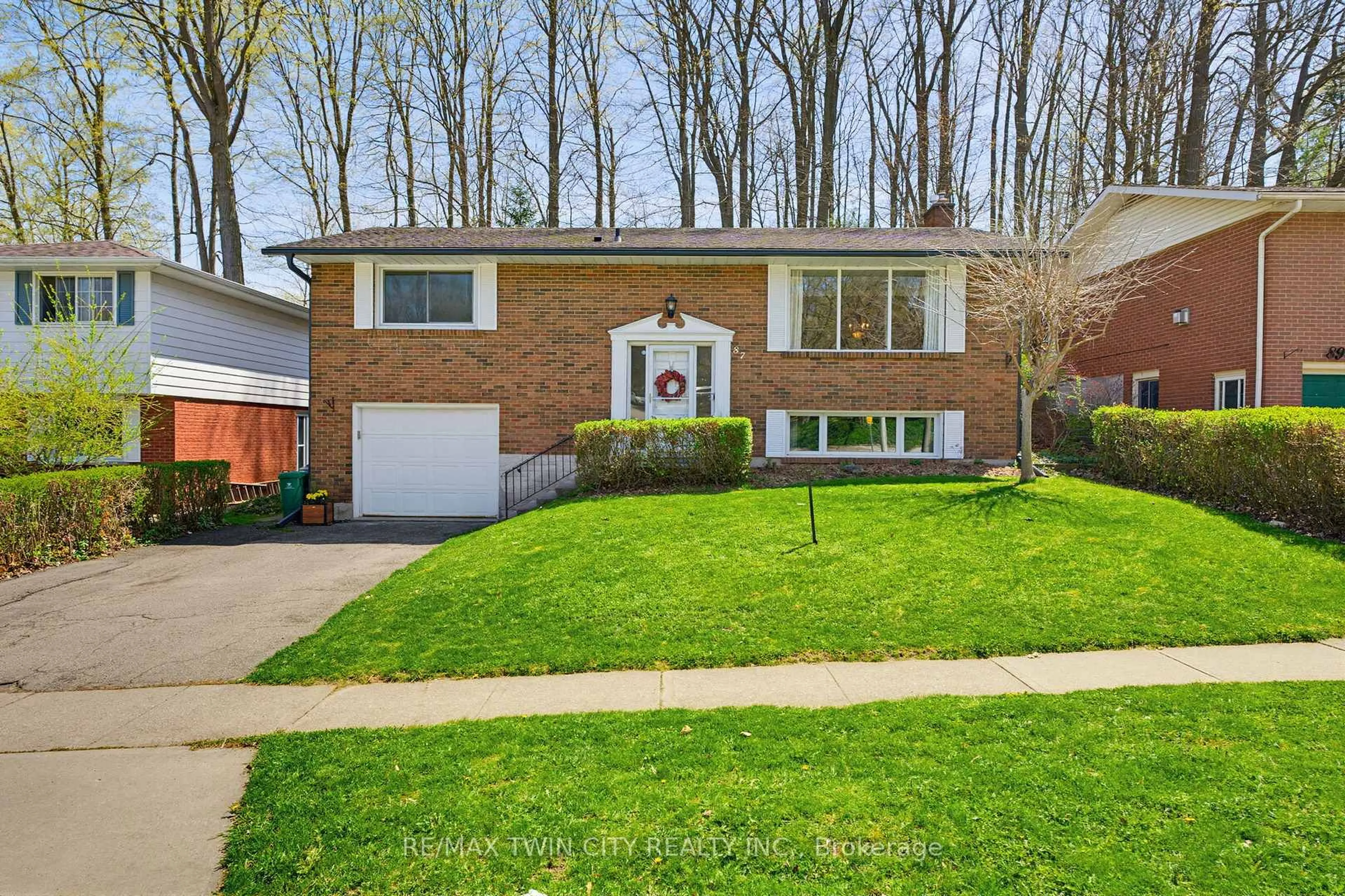 Home with brick exterior material, street for 87 Fourth Ave, Cambridge Ontario N1S 2E5
