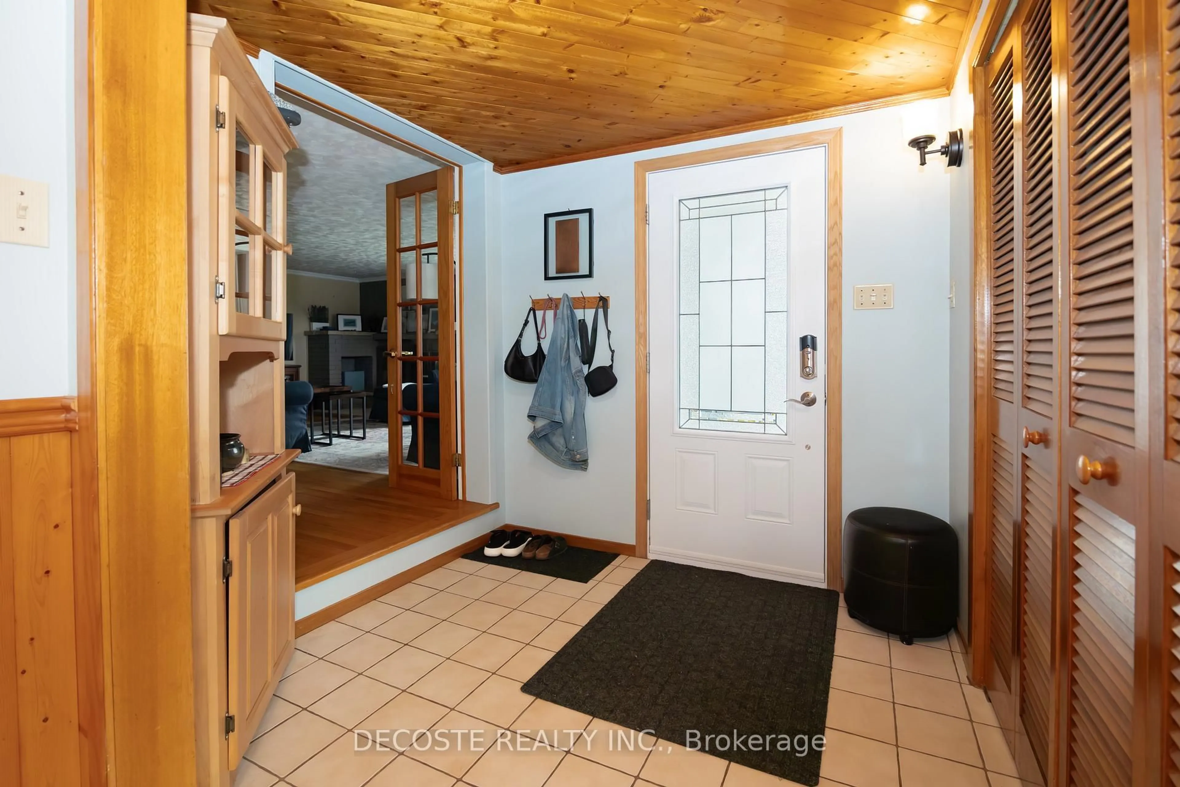 Indoor entryway for 30 Harrison St, North Glengarry Ontario K0C 1A0