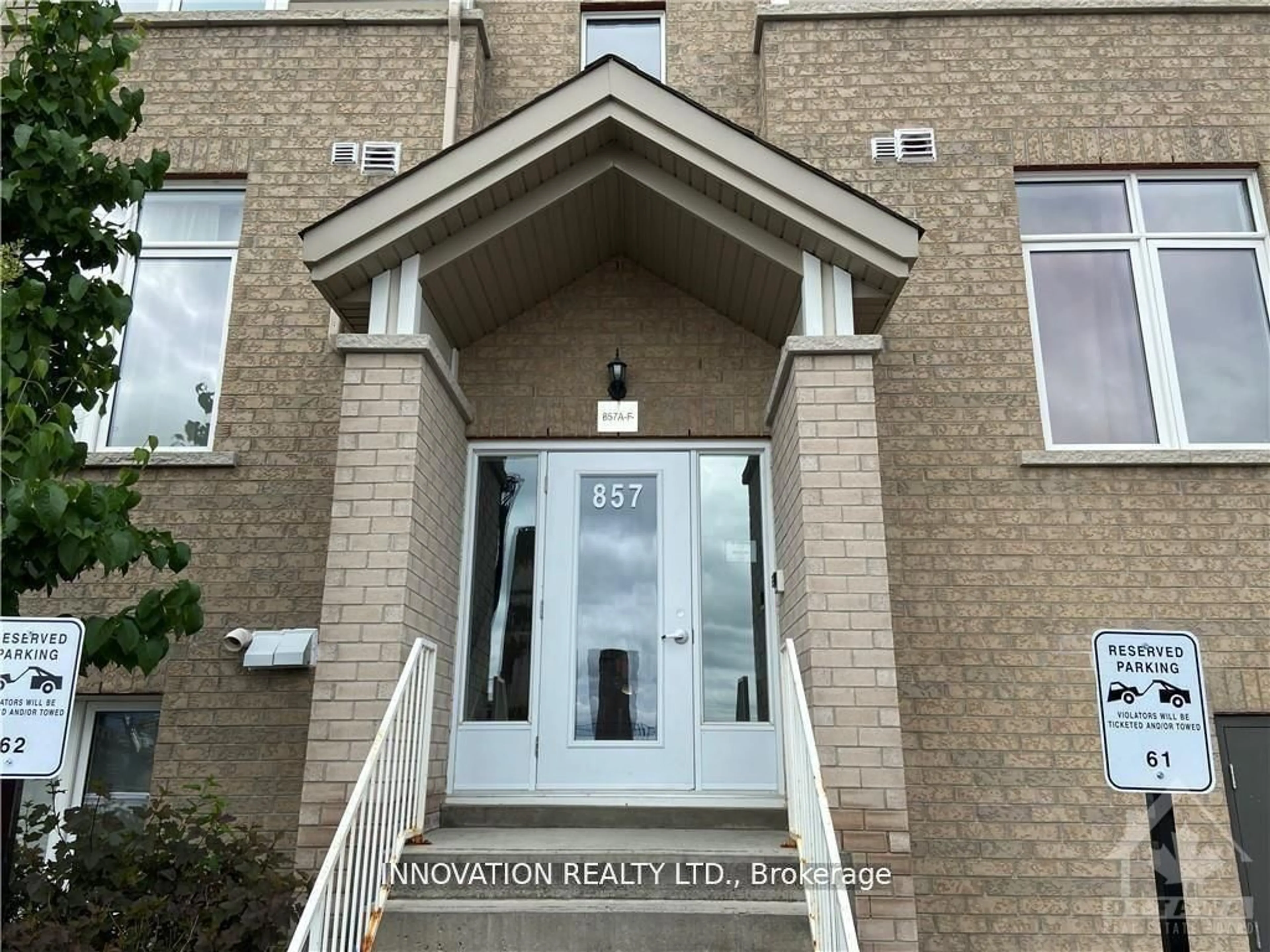 Indoor entryway for 857 BLACKCOMB Private #C, Ottawa Ontario K1G 4E4