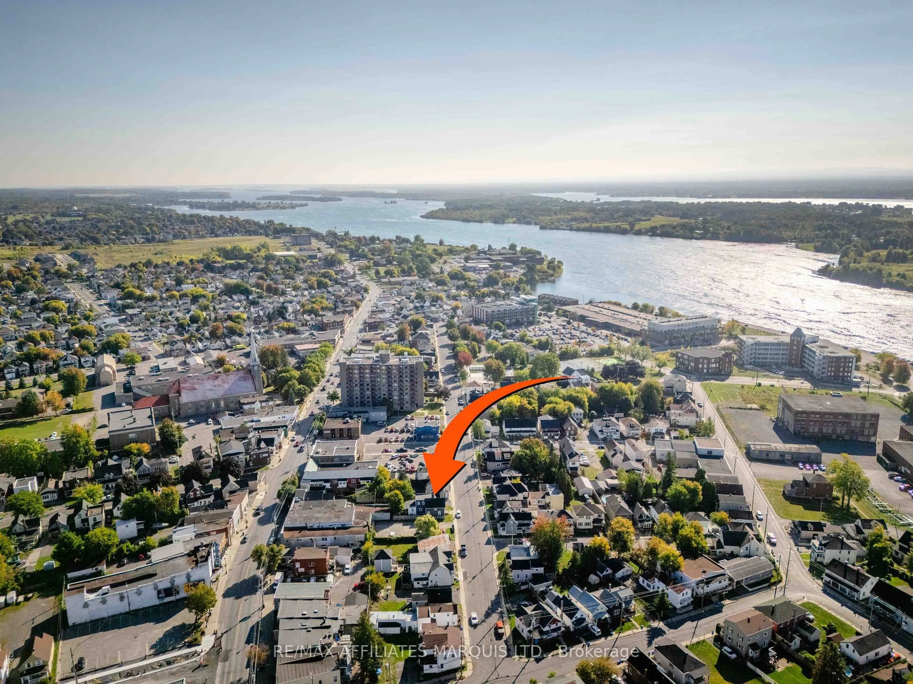 A pic from outside/outdoor area/front of a property/back of a property/a pic from drone, water/lake/river/ocean view for 24 Lennox St, Cornwall Ontario K6H 1G8