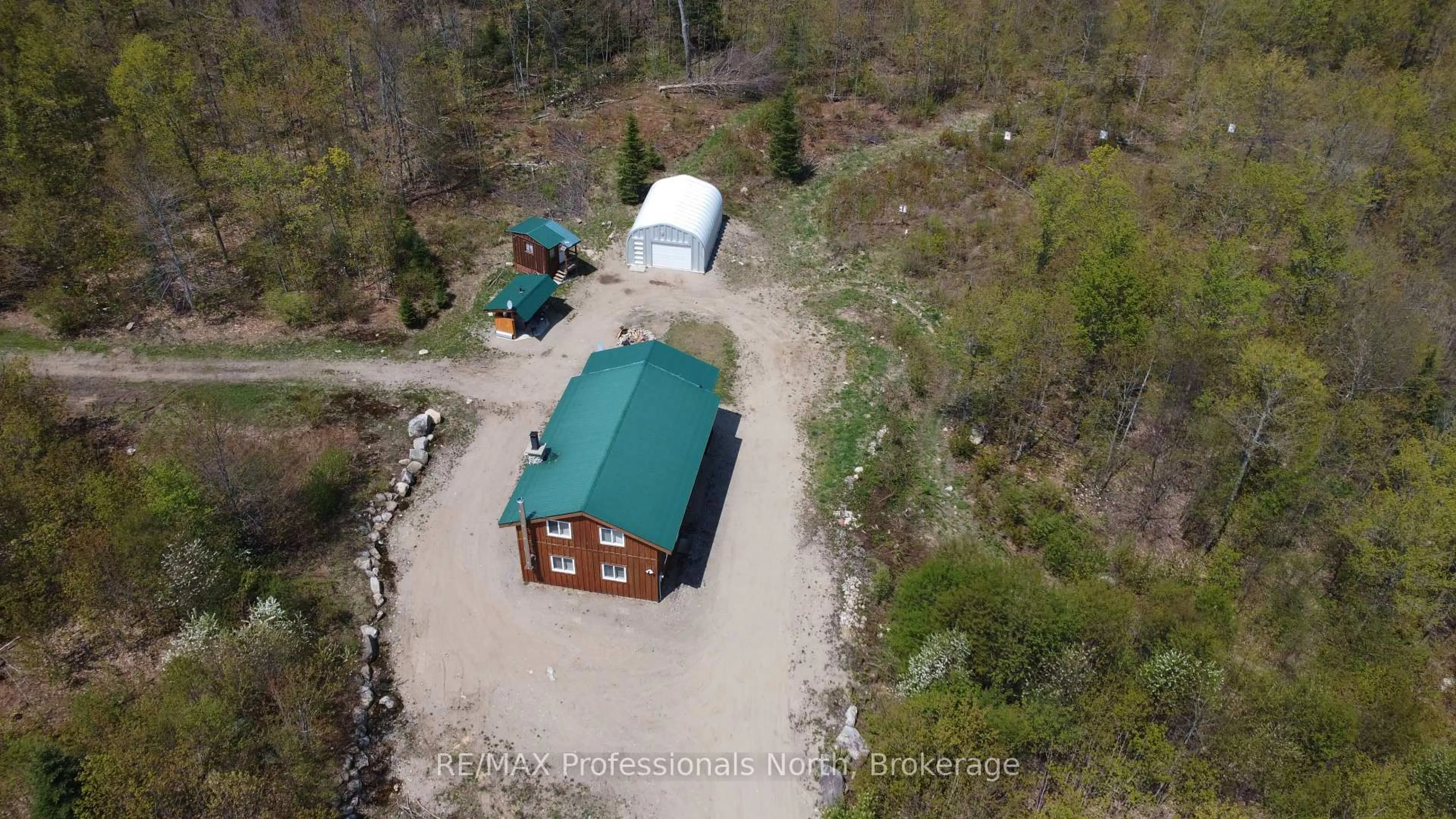 A pic from outside/outdoor area/front of a property/back of a property/a pic from drone, building for 3944 CHETWYND Rd, Kearney Ontario P0A 1M0