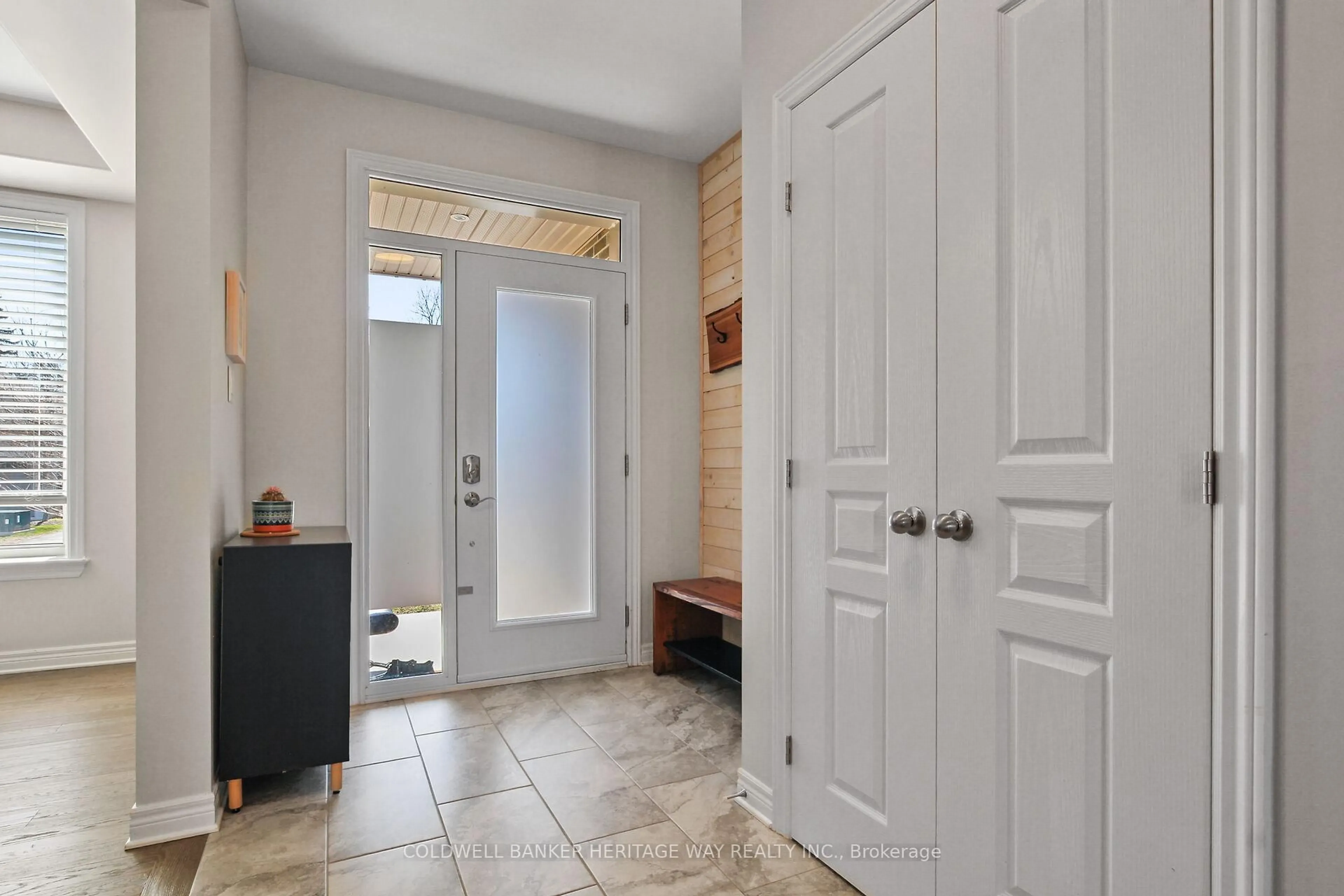 Indoor entryway for 82 Dulmage St, Carleton Place Ontario K7C 0E6