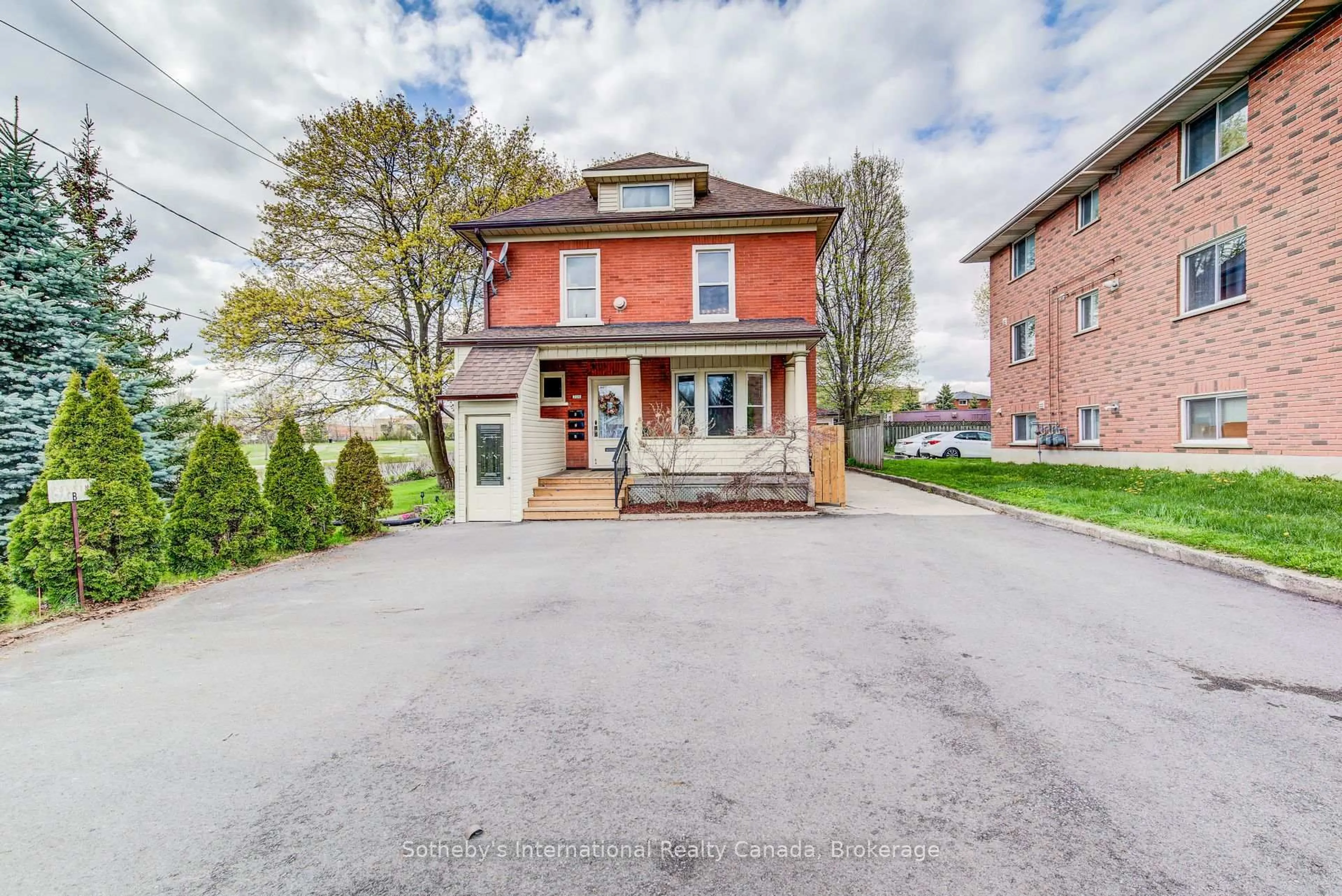 Home with brick exterior material, street for 306 Guelph St, Kitchener Ontario N2H 5X3