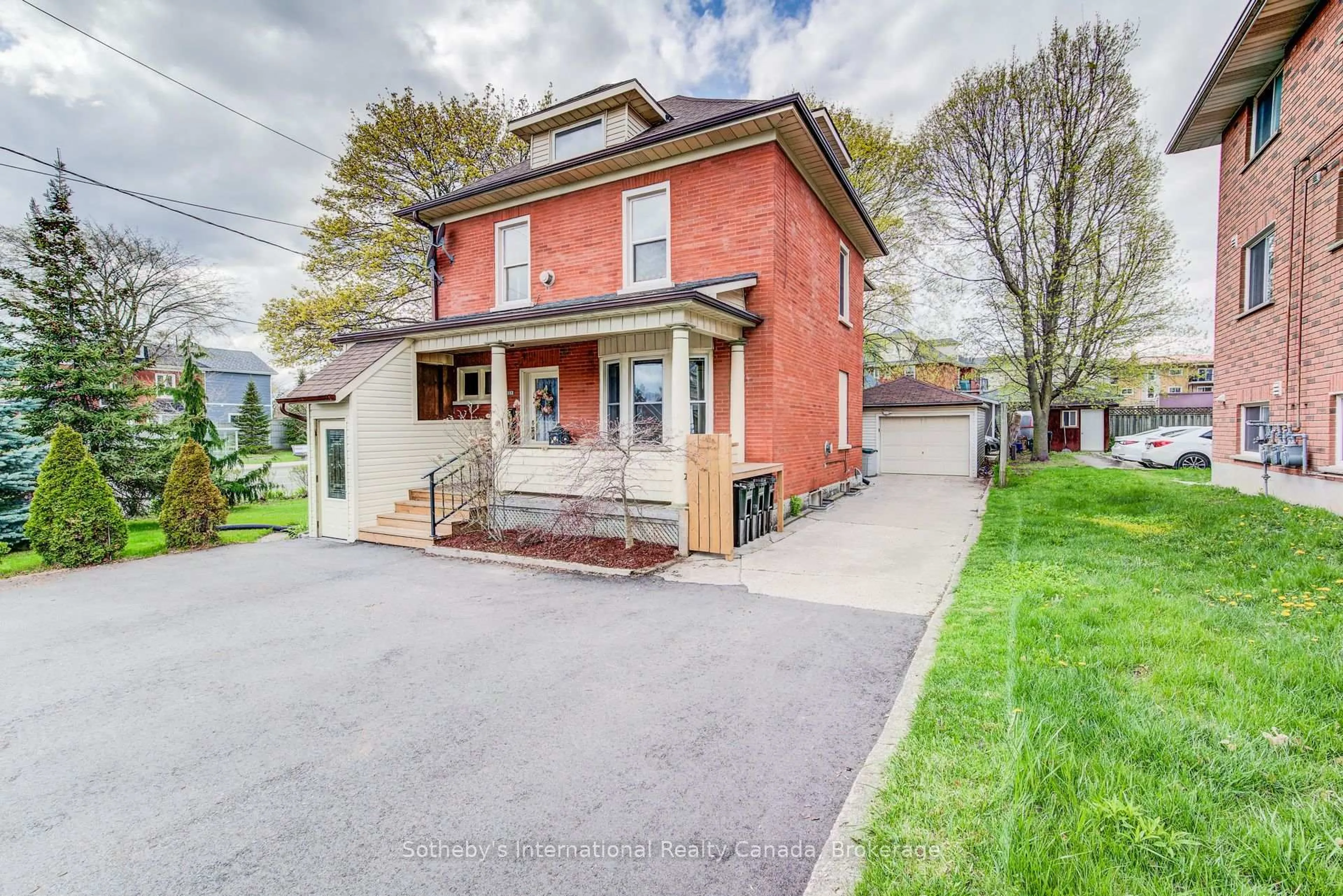 Home with brick exterior material, street for 306 Guelph St, Kitchener Ontario N2H 5X3