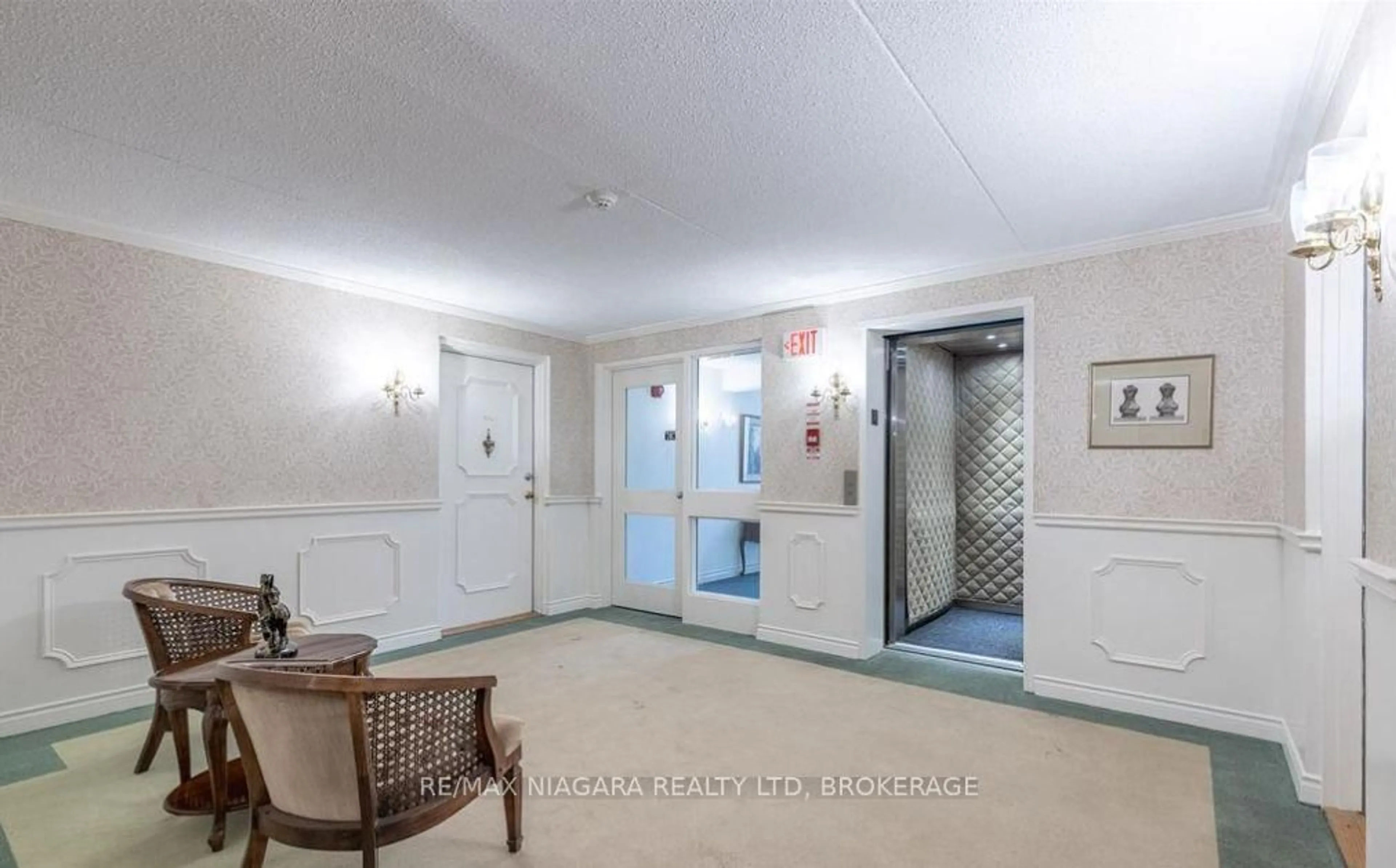 Indoor foyer for 61 Paffard St #403, Niagara-on-the-Lake Ontario L0S 1J0