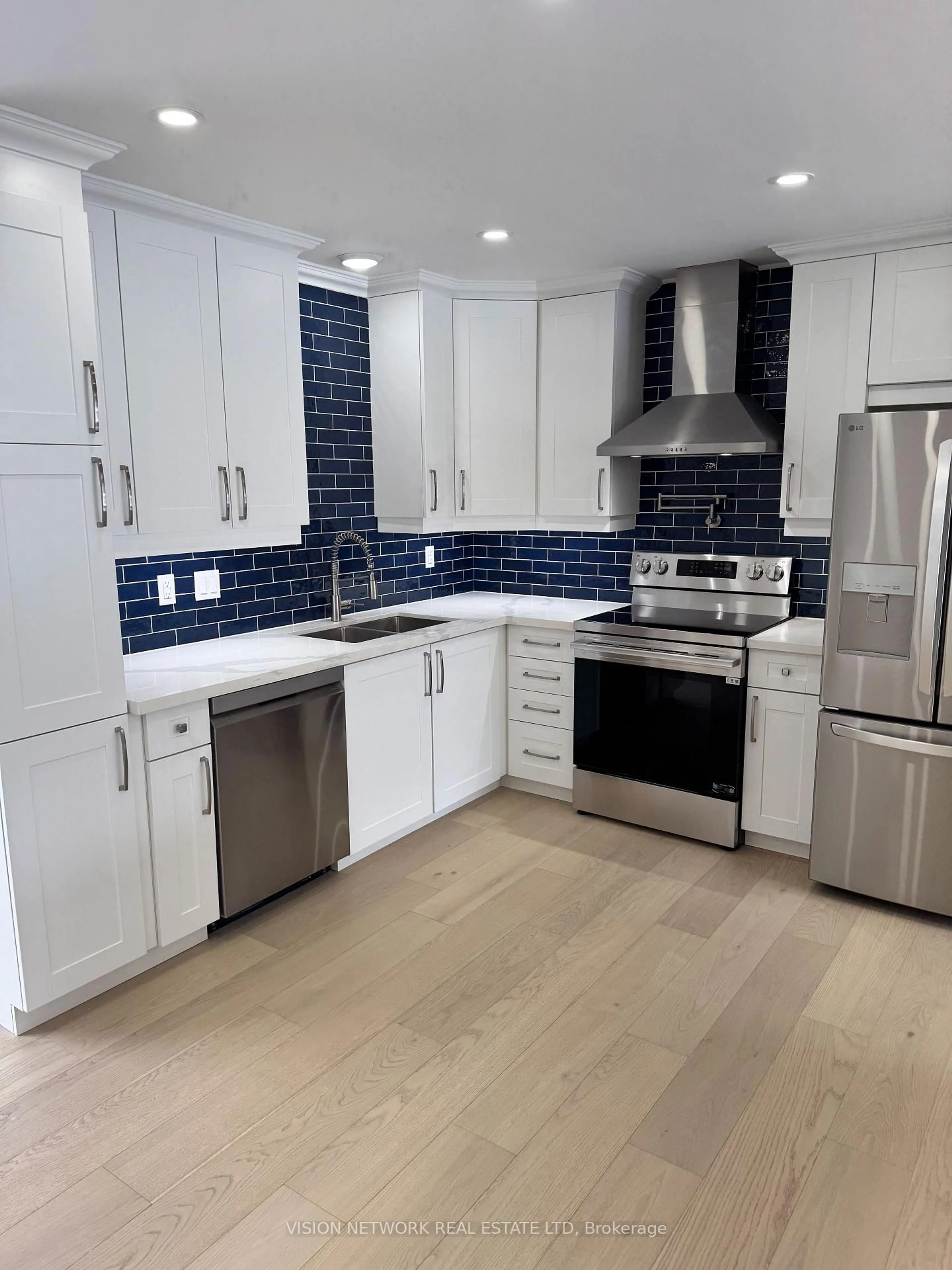 Open concept kitchen, ceramic/tile floor for 76.5 Fairview Ave, St. Thomas Ontario N5R 4X5