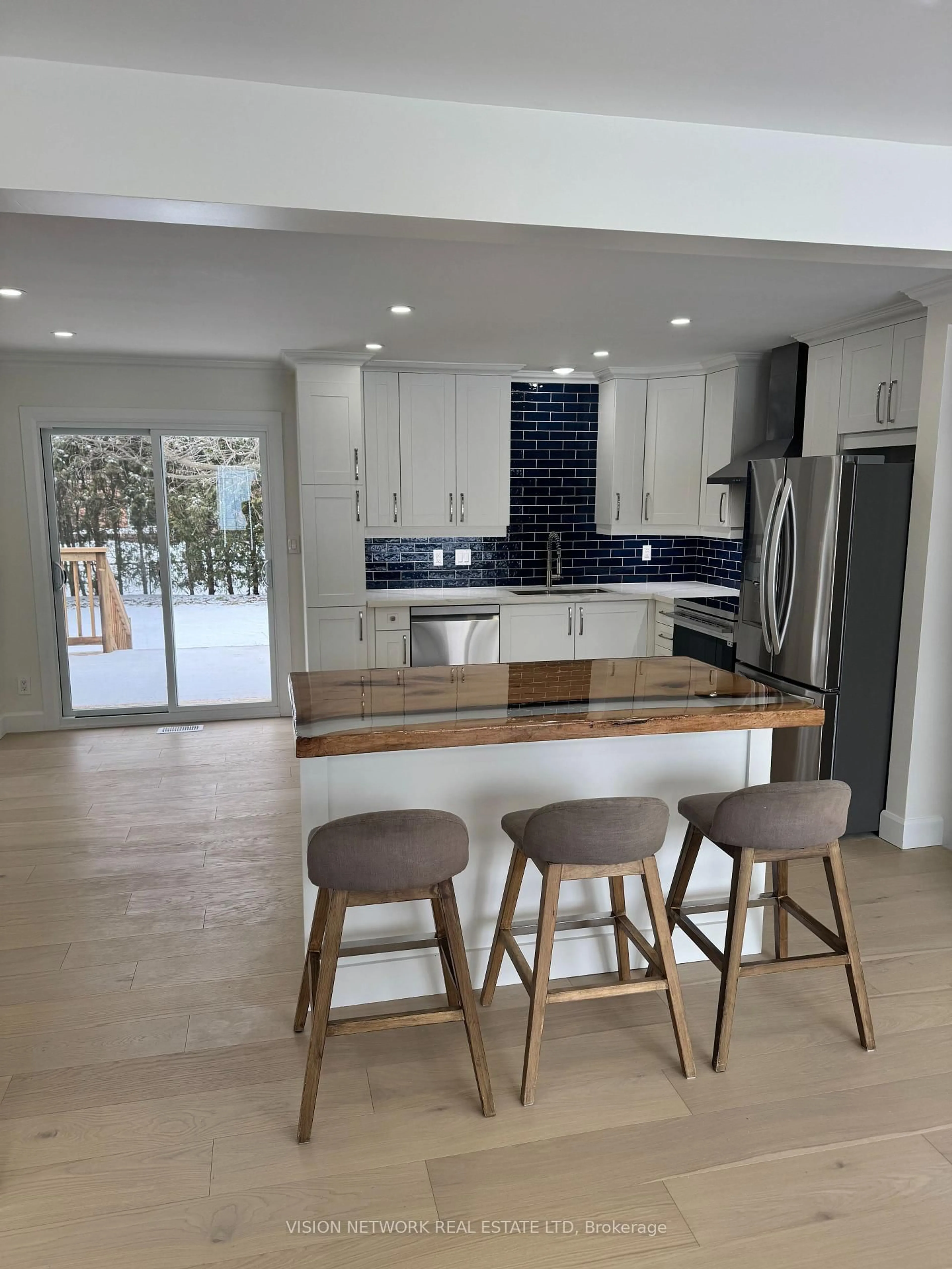 Open concept kitchen, ceramic/tile floor for 76.5 Fairview Ave, St. Thomas Ontario N5R 4X5