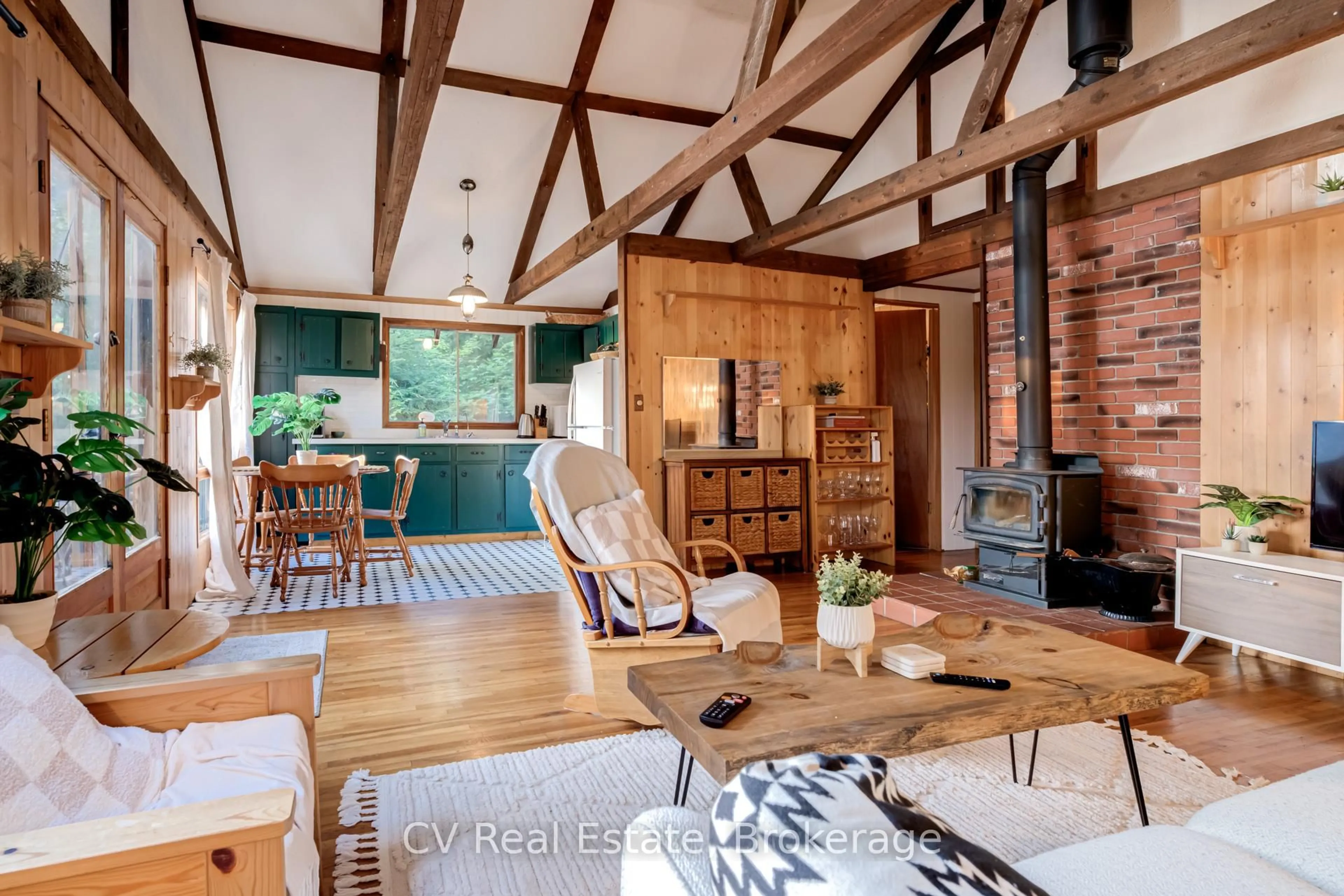 Living room with furniture, unknown for 1027 North Pine Dr, Lake of Bays Ontario P0A 1E0