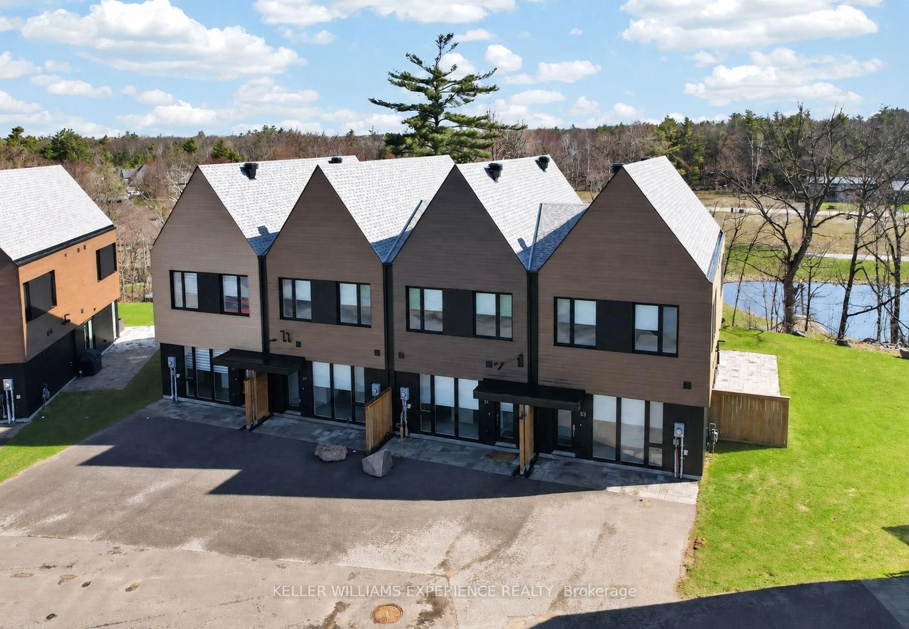 A pic from outside/outdoor area/front of a property/back of a property/a pic from drone, water/lake/river/ocean view for 31 Rockmount Cres, Gravenhurst Ontario P1P 0A6