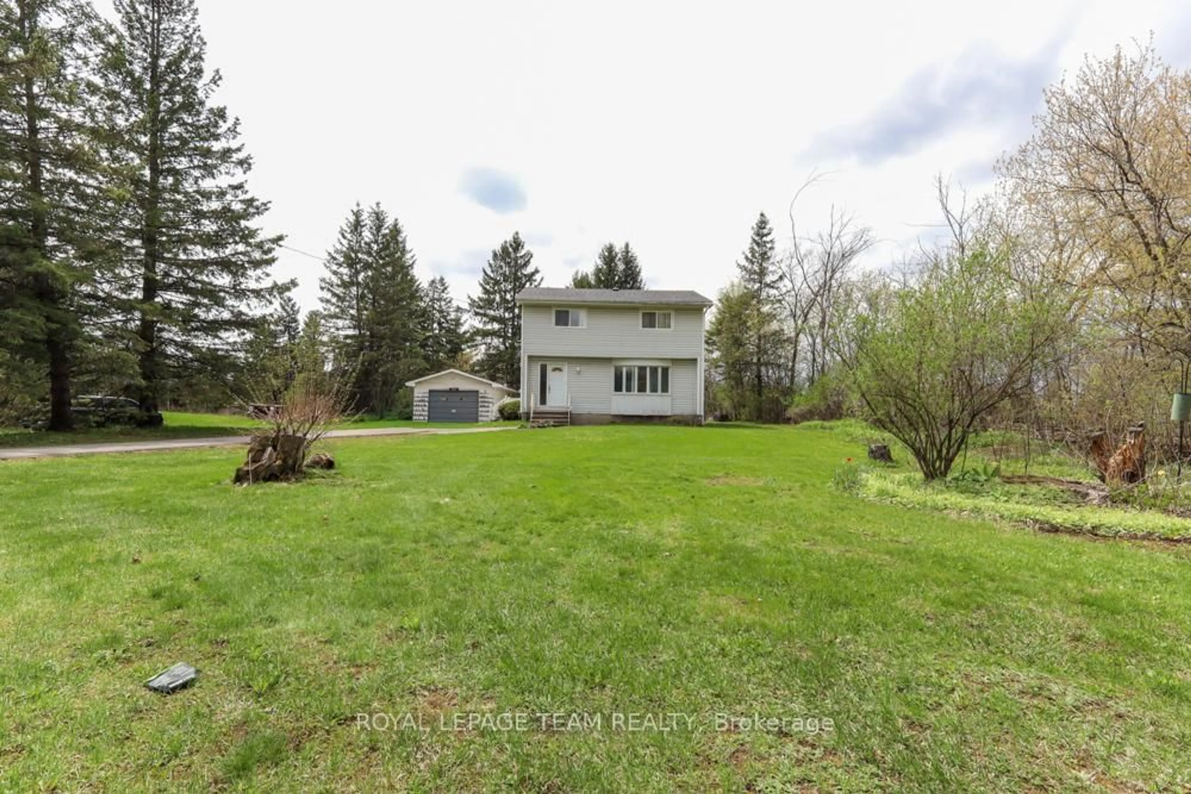 A pic from outside/outdoor area/front of a property/back of a property/a pic from drone, unknown for 1454 Stagecoach Rd, Ottawa Ontario K4P 1G1