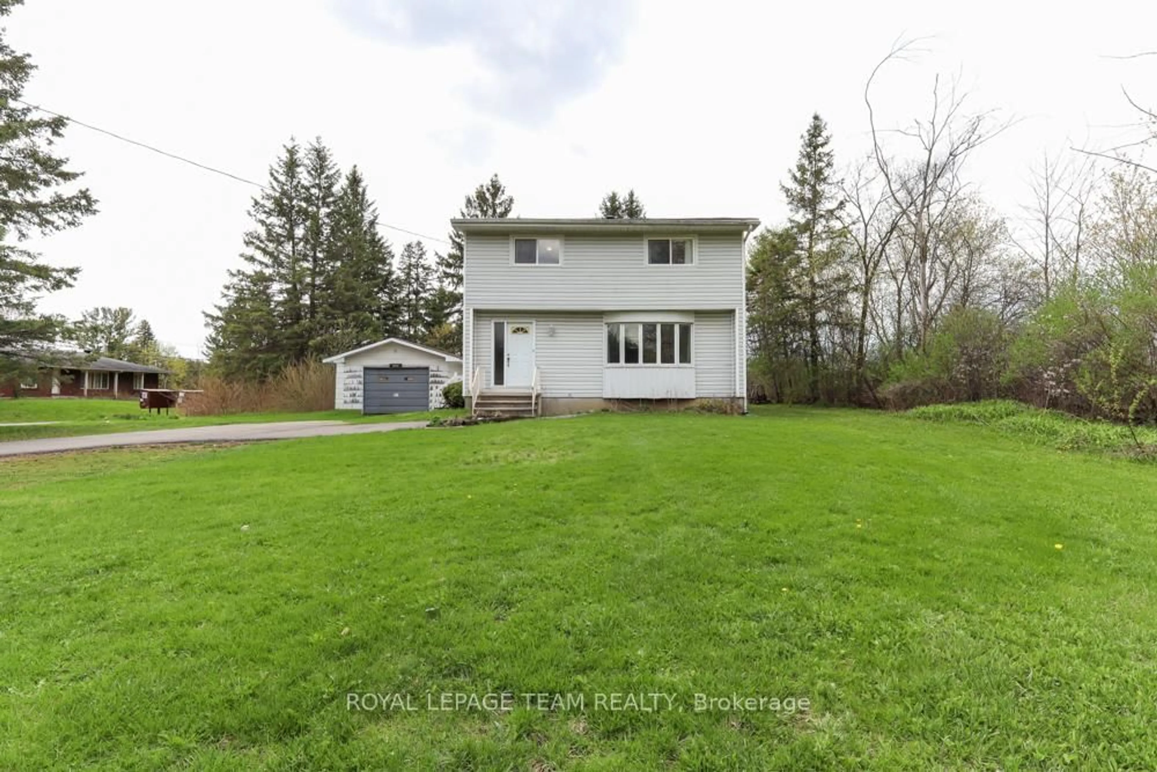 A pic from outside/outdoor area/front of a property/back of a property/a pic from drone, unknown for 1454 Stagecoach Rd, Ottawa Ontario K4P 1G1