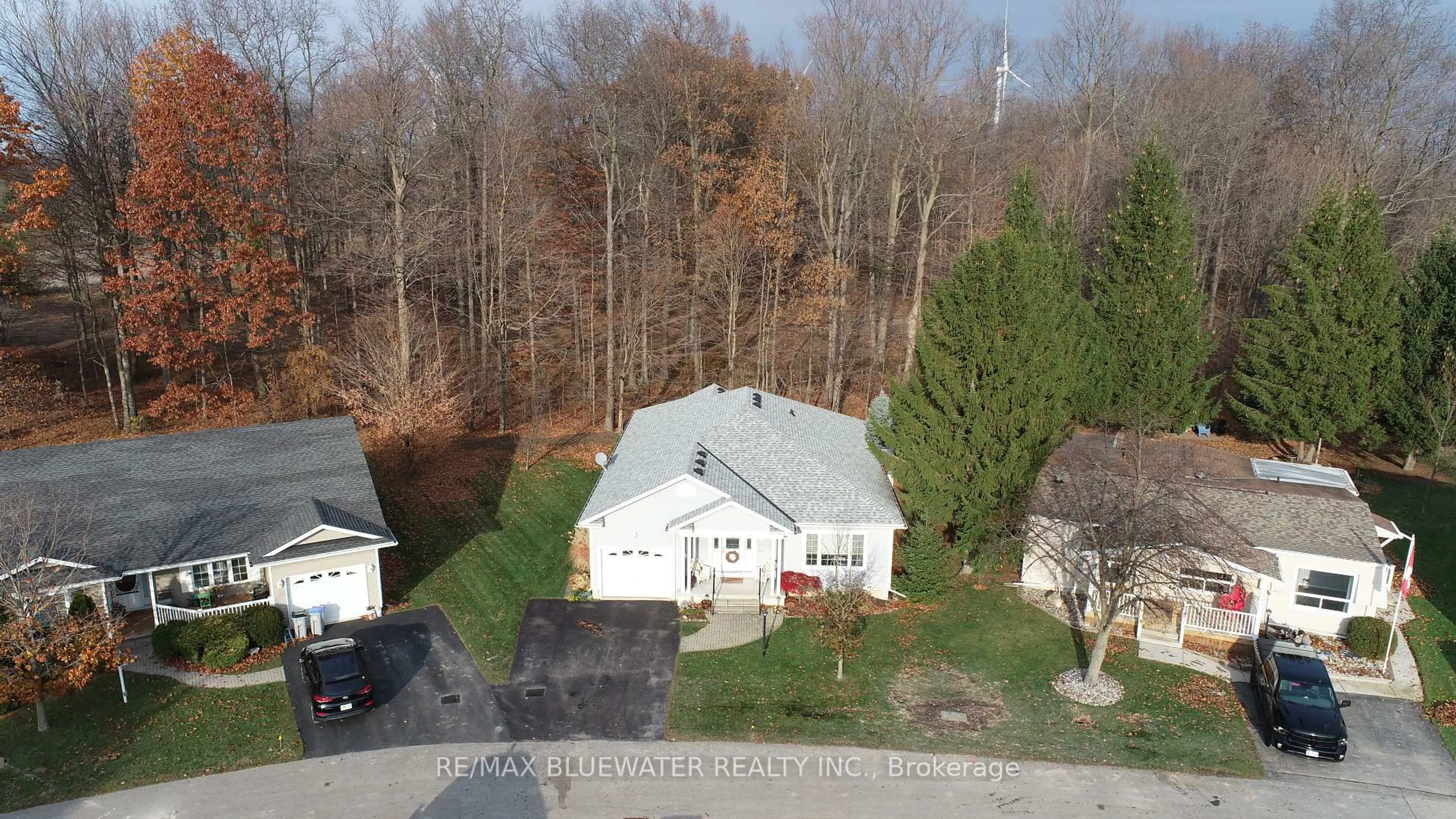 A pic from outside/outdoor area/front of a property/back of a property/a pic from drone, street for 363 Shannon Blvd, South Huron Ontario N0M 1T0