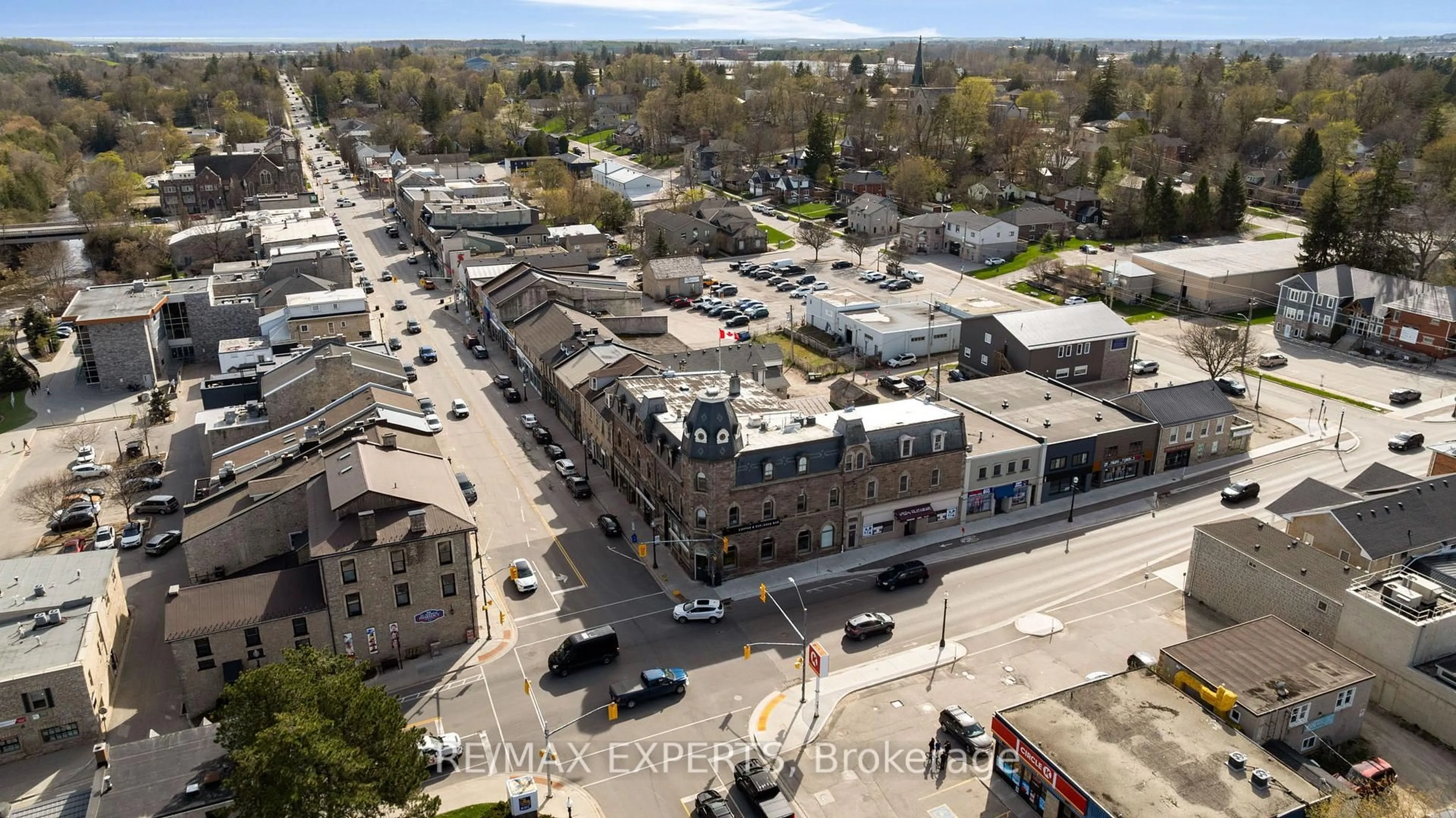 A pic from outside/outdoor area/front of a property/back of a property/a pic from drone, city buildings view from balcony for 130 ST DAVID St, Centre Wellington Ontario N1M 2L3