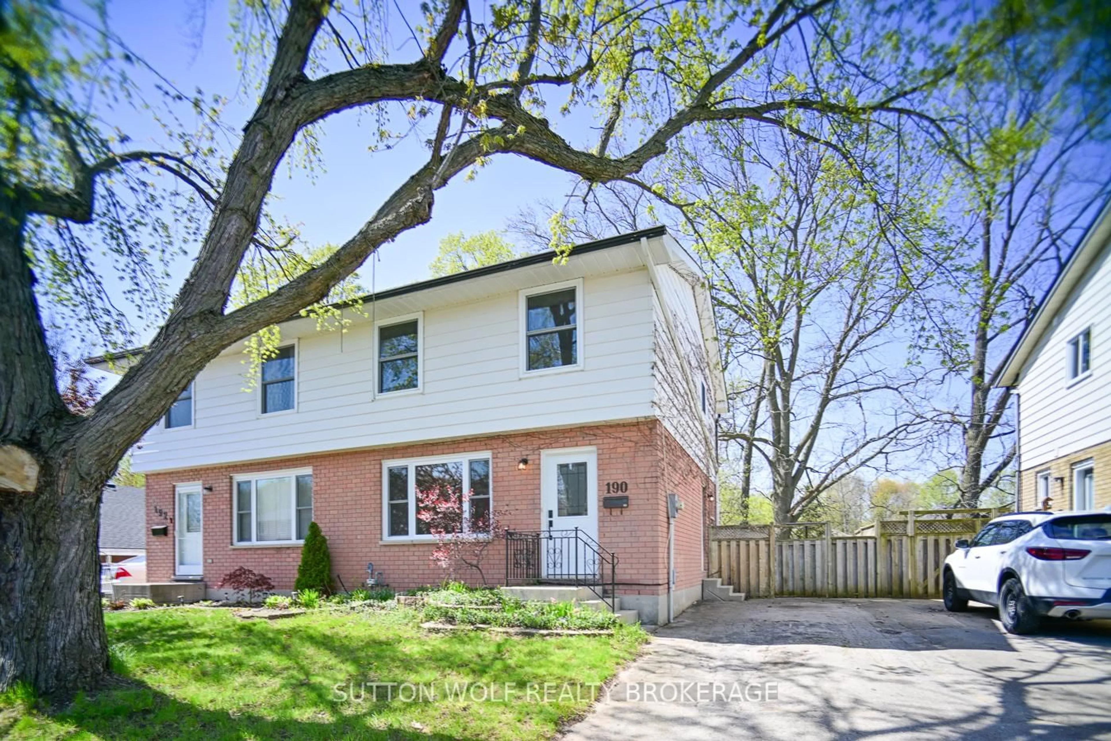 Home with brick exterior material, street for 190 Southfield Dr, Strathroy-Caradoc Ontario N7G 3V4