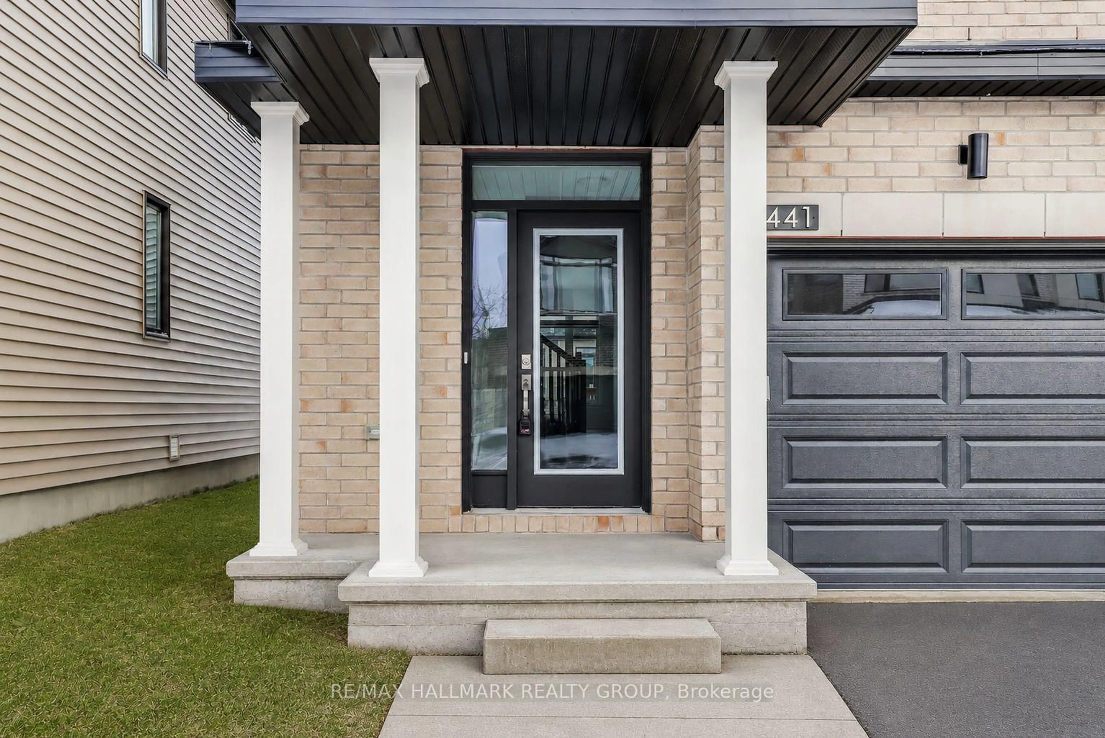 Indoor entryway for 441 Turmeric Crt, Ottawa Ontario K2S 2X8