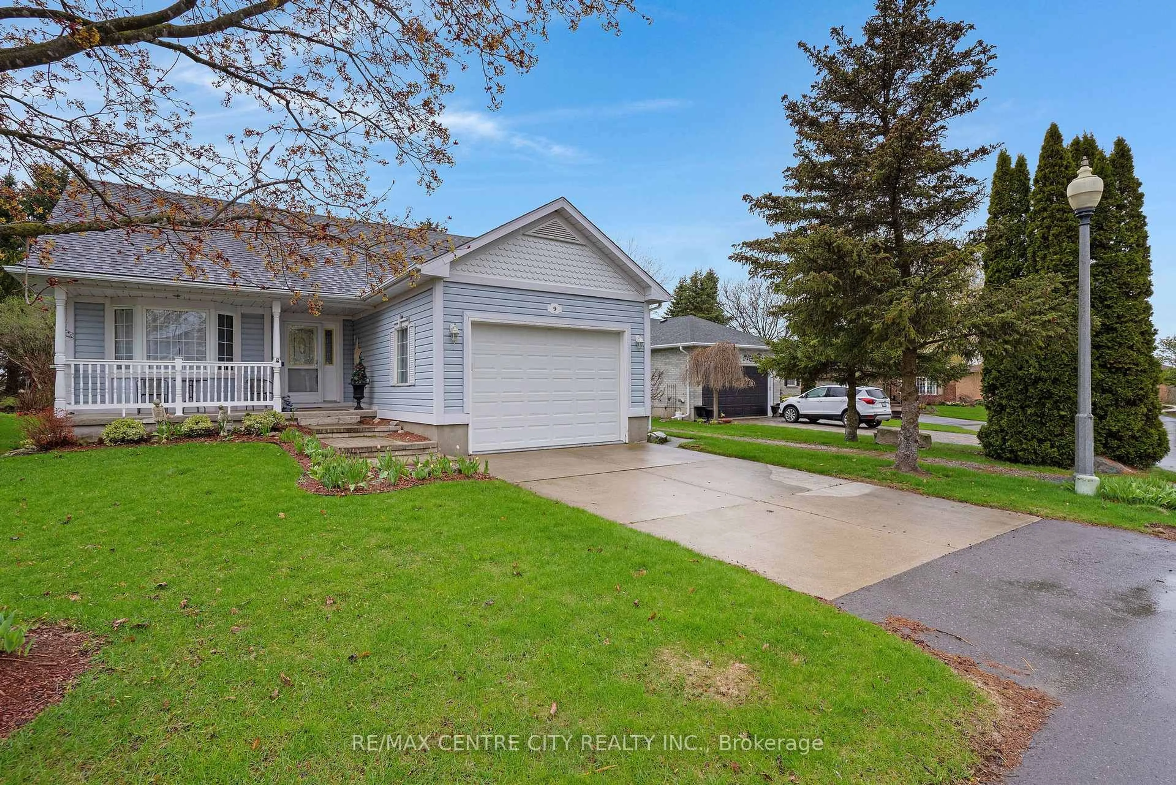 A pic from outside/outdoor area/front of a property/back of a property/a pic from drone, street for 9 Lakefield Crt #89, Wilmot Ontario N3A 3P4