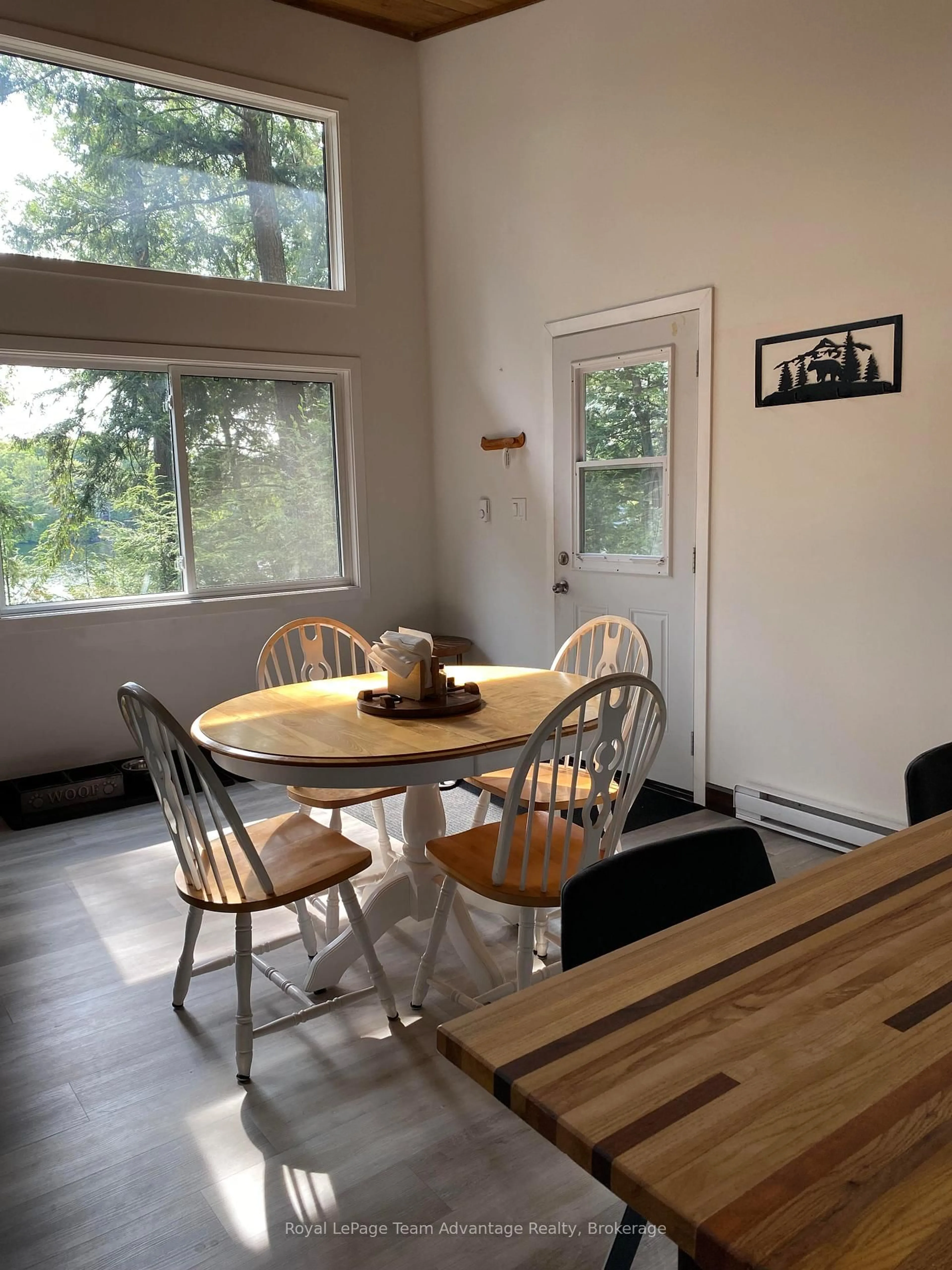 Dining room, wood/laminate floor for 236 Otter Lake, Fr# 4 Rd #6, Seguin Ontario P2A 2W8